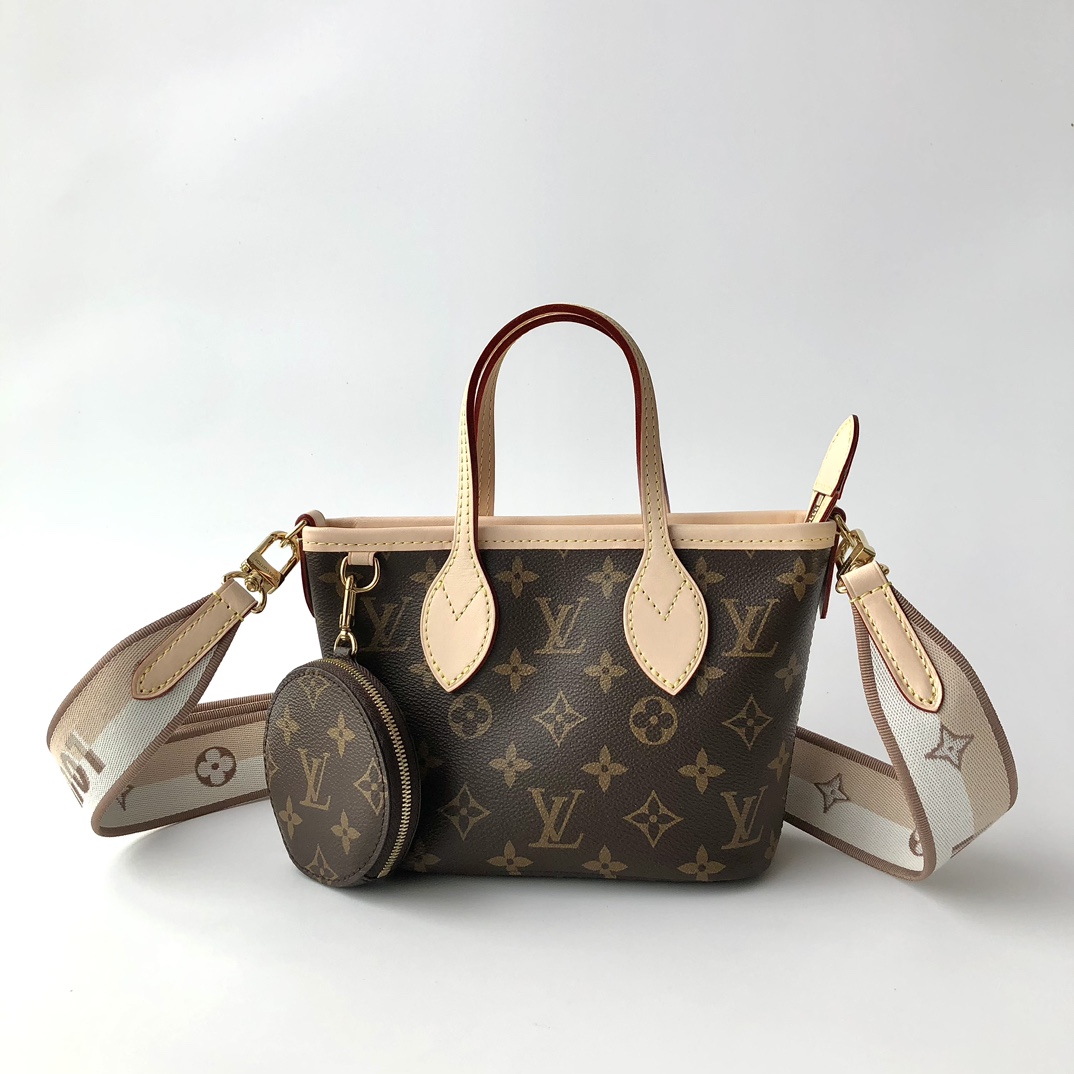 NO:178277,M46705 This Neverfull BB handbag turns the brand's classic Neverfull handbag into a mini tote bag that can accommodate items such as smartphones and short wallets. D-ring secures the coin bag with removable and adjustable fabric shoulder straps. 24 x 14 x 9 cm (length x height x width) Monogram coated canvas Cowhide leather trim Fabric lining Metal parts Zipper closure Inner patch bag D-ring with removable coin wallet Side straps removable, adjustable straps half length 39.0 cm Bag half length adjustable to 58.0 cm Handle double handles, wallets,totes,cowhide19860909M46705 本款 Neverfull BB 手袋 将品牌经典 Neverfull 手袋化为迷你托特包,可容纳智能手机和短款钱包等随行物品.D 形环固定零钱袋,搭配可拆卸并调节的织物肩带. 24 x 14 x 9厘米 (长度 x 高 x 宽) Monogram 涂层帆布 牛皮革饰边 织物内衬 金属件 拉链开合 内贴袋 D 形环配有可拆卸零钱包 肩带可拆卸,可调节 包带半长39.0 厘米 包带半长可调至58.0 厘米 手柄双手柄,,wallets,totes,cowhide,Bag