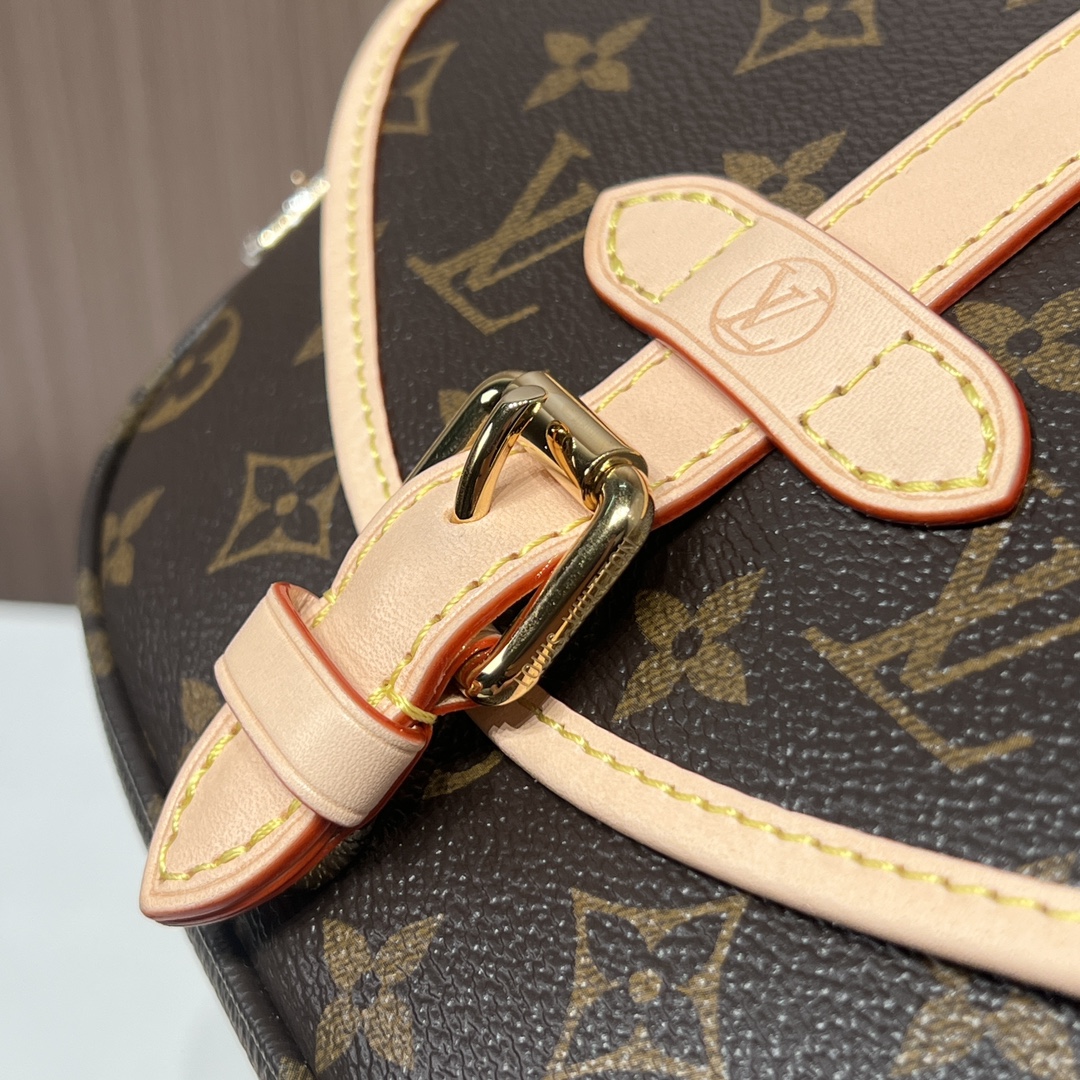 NO:178233,Every detail is the most perfect presentation. Whether it is a single needle and double needle, the texture of the oil edge, or even the position of each pattern, some wiring techniques can be compared one by one with a magnifying glass.19860909每一处细节都是最完美的呈现,无论是单针双针,还是油边的质感,甚至于每一处花纹的位置,一些走线的工艺都是可以一一用放大镜去对比的,,Bag