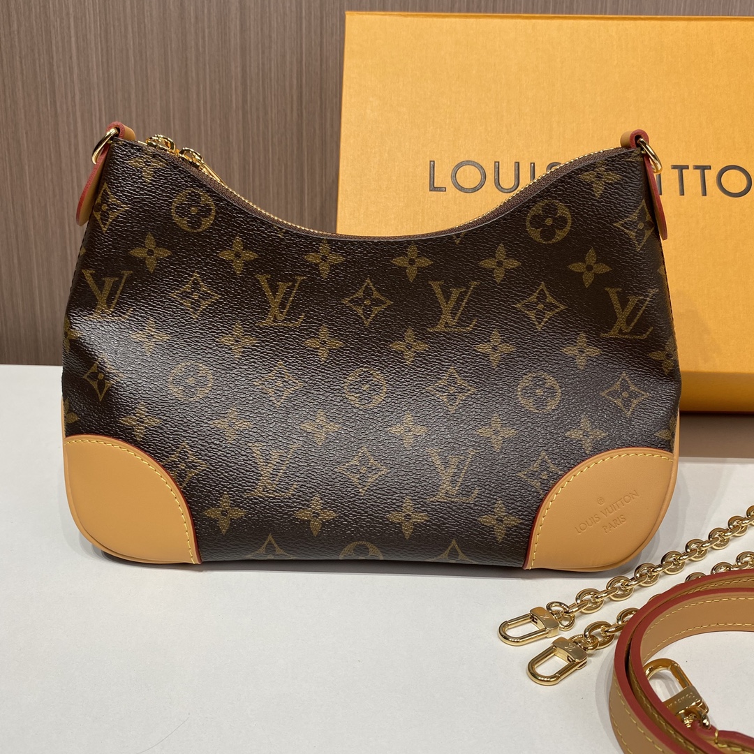 NO:178245,M45832 Boulogne handbag is made of classic Monogram canvas, with double zippers and spacious inner patch pockets that can accommodate iPhone 12 Ro phones. The shoulder straps allow for long and short shoulder and crossbody options, and you can remove them into a small chain bag or clutch. Size 29 x 16 x 9.5 cm, handbag19860909M45832 Boulogne 手袋取材经典 Monogram 帆布,配有双拉链和可容纳 ihone 12 ro 手机的宽敞内贴袋.肩带实现长短肩背和斜挎选择,取下即可化身小号链条包或手拿包. 尺寸29 x 16 x 9.5 厘米,,handbag,Bag