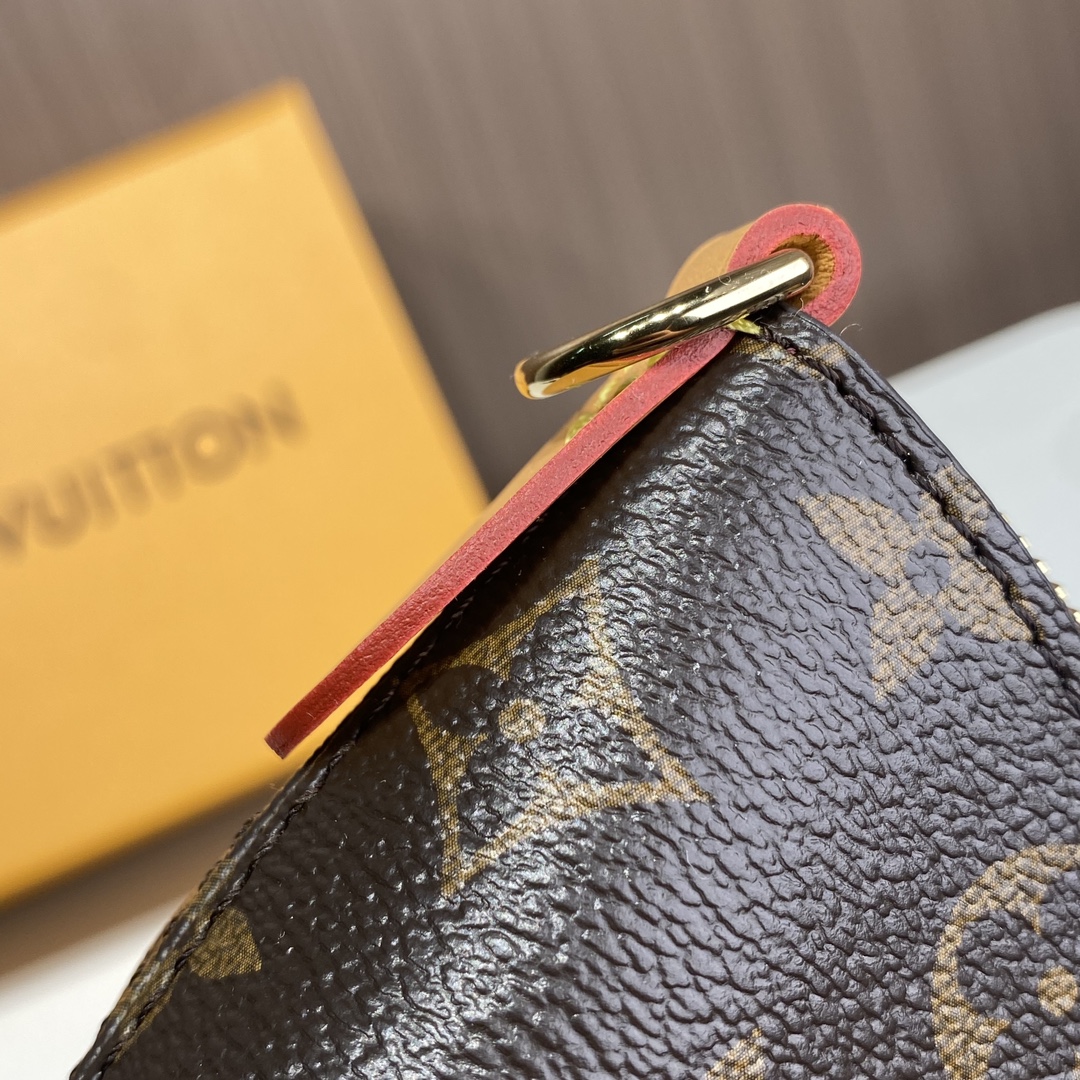 NO:178250,The same is true. You can read the details casually and pick the thorns, especially the needlework problem. How to get the threading? Welcome to pick the thorns. This model is already one of our hot-selling classic models. After countless customers' reviews, you can just want to have a sharp classic product without any brains.19860909还是一样,细节你随便看,随便挑刺,特别是针线的问题,走线是怎么走的,欢迎挑刺,这个款已经是我们热卖的经典款之一了,经过无数客户的审视,想要经典款的尖货无脑入就行了,,Bag