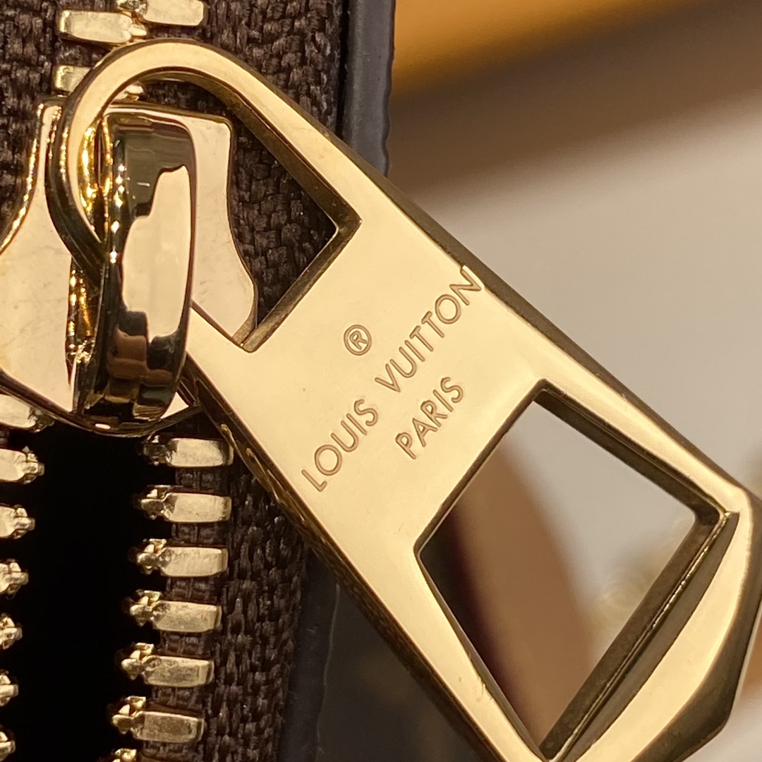 NO:178201,Our family’s details are never taken roughly. They are all spot-on real-life photos, and they are being photographed recently. This is the confidence of perfect hardware. If it weren’t for the magnifying glass that was too ugly, I would consider using a magnifying glass to show you this quality, so I know how to look at hardware next time, right?  To be so late,19860909我们家的细节从来不会拍个大概,全都是现货实拍,而且是怼到最近拍,这就是完美五金的自信,要不是放大镜拍出来太难看了,都考虑使用放大镜给你们看这个品质了,所以下次知道怎么看五金了吧？要这样子怼到最近,,Bag