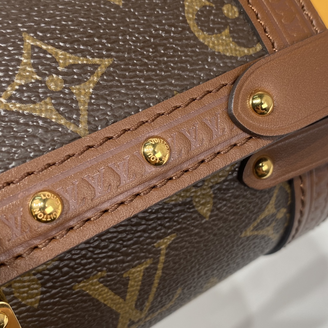 NO:178243,Although it is a very troublesome package, the details are not vague. Now there are too many strange channels of goods, so we don’t know how to describe it. We can only say that our goods are already on the ceiling. You can only be welcome to compare more. We will try our best to give you all the details.19860909虽然是做起来很麻烦的包型,但是细节也是毫不含糊,现在所谓各种奇奇怪怪的渠道货太多了,我们都不知道怎么形容了,只能说我们家的货已经是天花板了,只能欢迎你们去多对比,我们尽力把所有细节拍给你们,,Bag