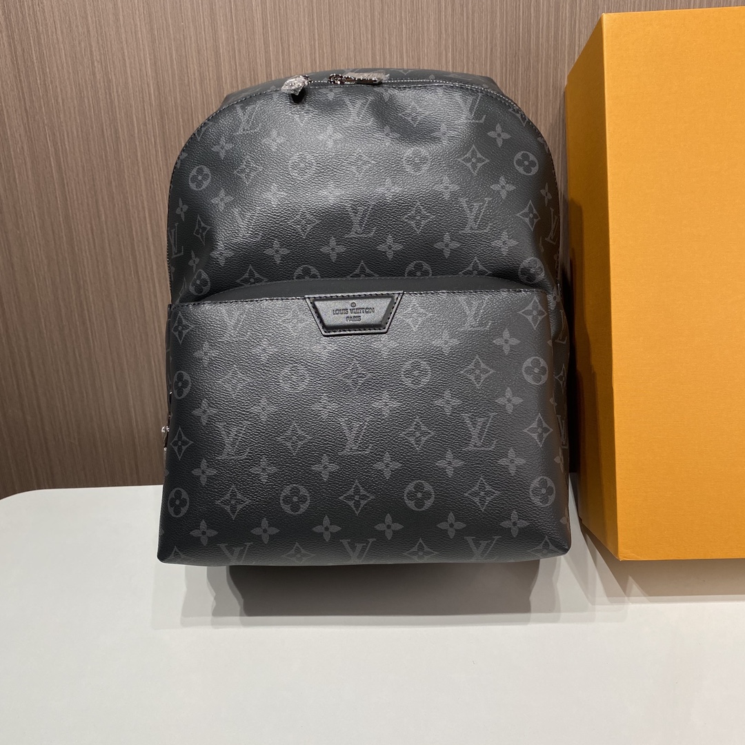 NO:178249,M43186 Large capacity black leather backpack!  This Discovery medium backpack is elegant with Monogram Eclise canvas and metal parts. The front pocket is convenient to pick up and hold items, the inner pocket and double zipper closure ensure safe and orderly storage, and adjustable leather shoulder straps for comfortable carrying. Dimensions 31 x 42 x 17 cm, christian louboutin19860909M43186 大容量黑皮双肩包！ 本款 Discovery 中号双肩包以 Monogram Eclise 帆布和金属件彰显俊逸风范.前袋方便取放随行物品,内袋和双拉链开合确保收纳稳妥有序,可调节皮革肩带实现舒适背携. 尺寸31 x 42 x 17 厘米,,christian louboutin,Bag