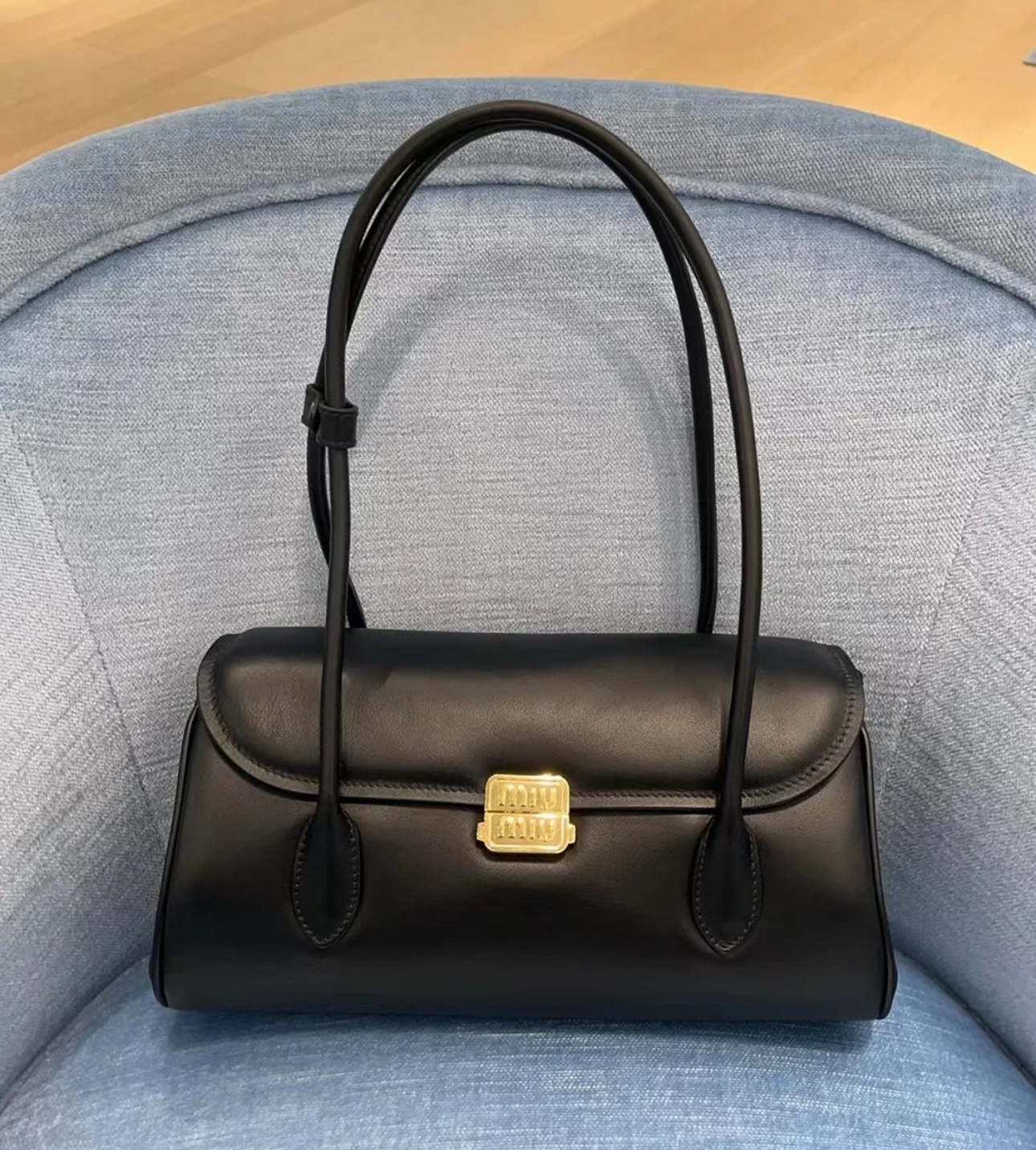 P950 MIUMIU bolso baguette de mango largo grande 🥖 Recientemente me he enamorado de los bolsos estilo baguette de mang…