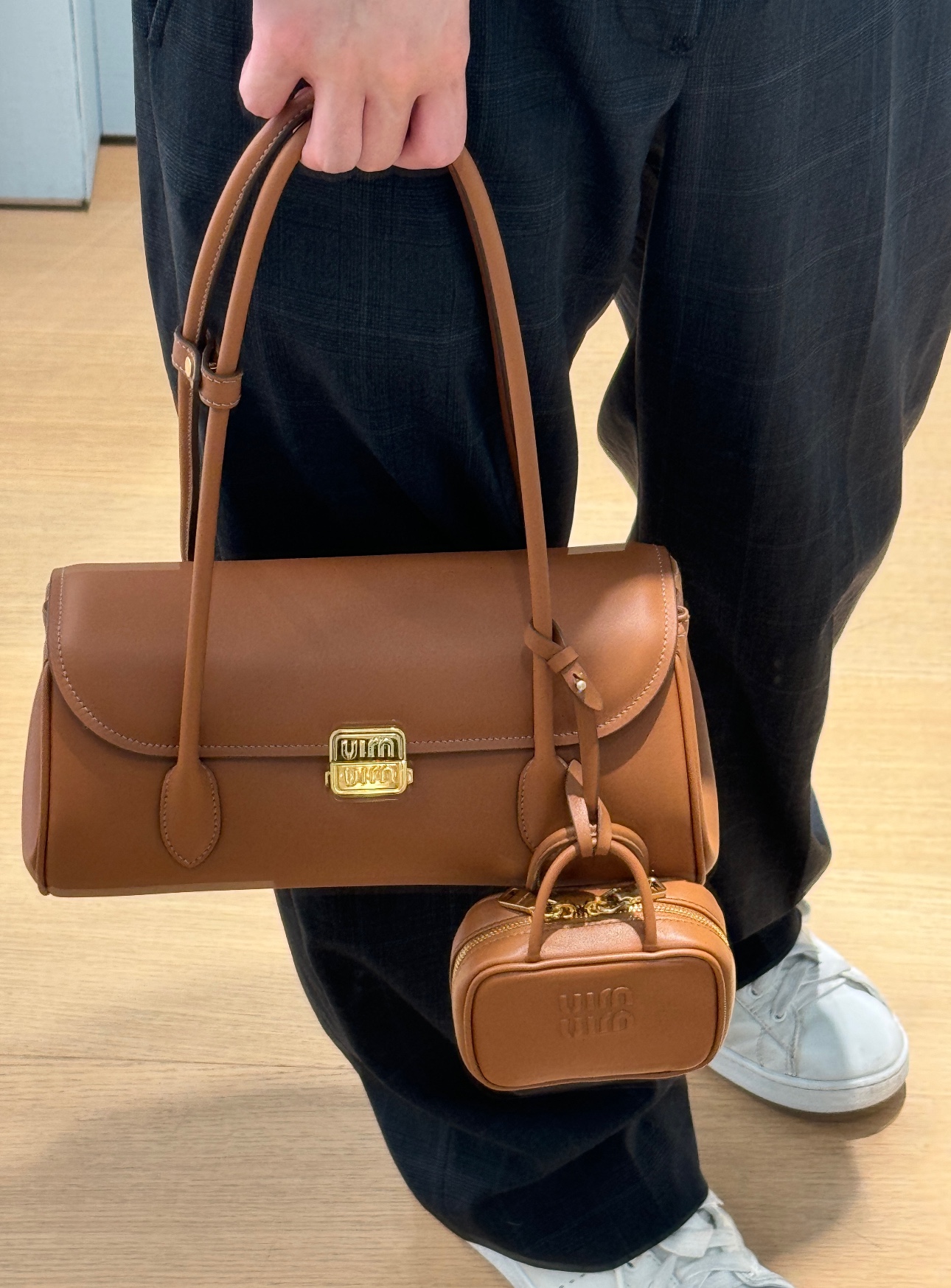 Miu Miu Product _dwHqfL_YCqUi_gSPnm0xPOnNW32Q_9d4-GEdpVQ