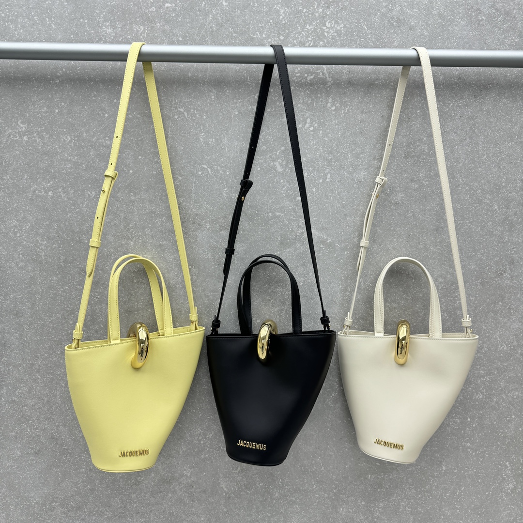 Jacquemus Product _dxMqf8dkjBL1Y_9wwM4NnhJuLpMp5V3jimwvPRg