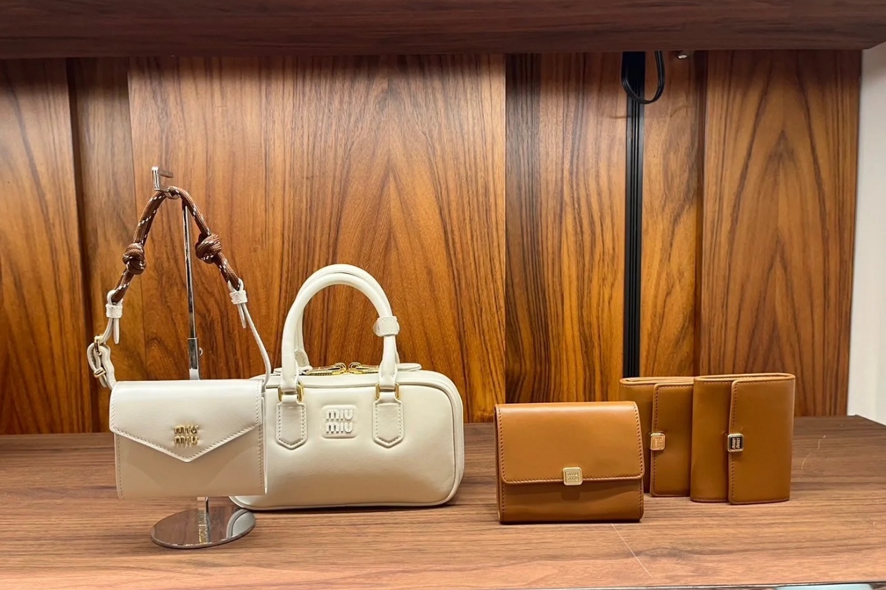 Miu Miu Product _dJ-qfUbeA9-_ao09VzOVIPyLzPXhFYuZ0mkJlhA