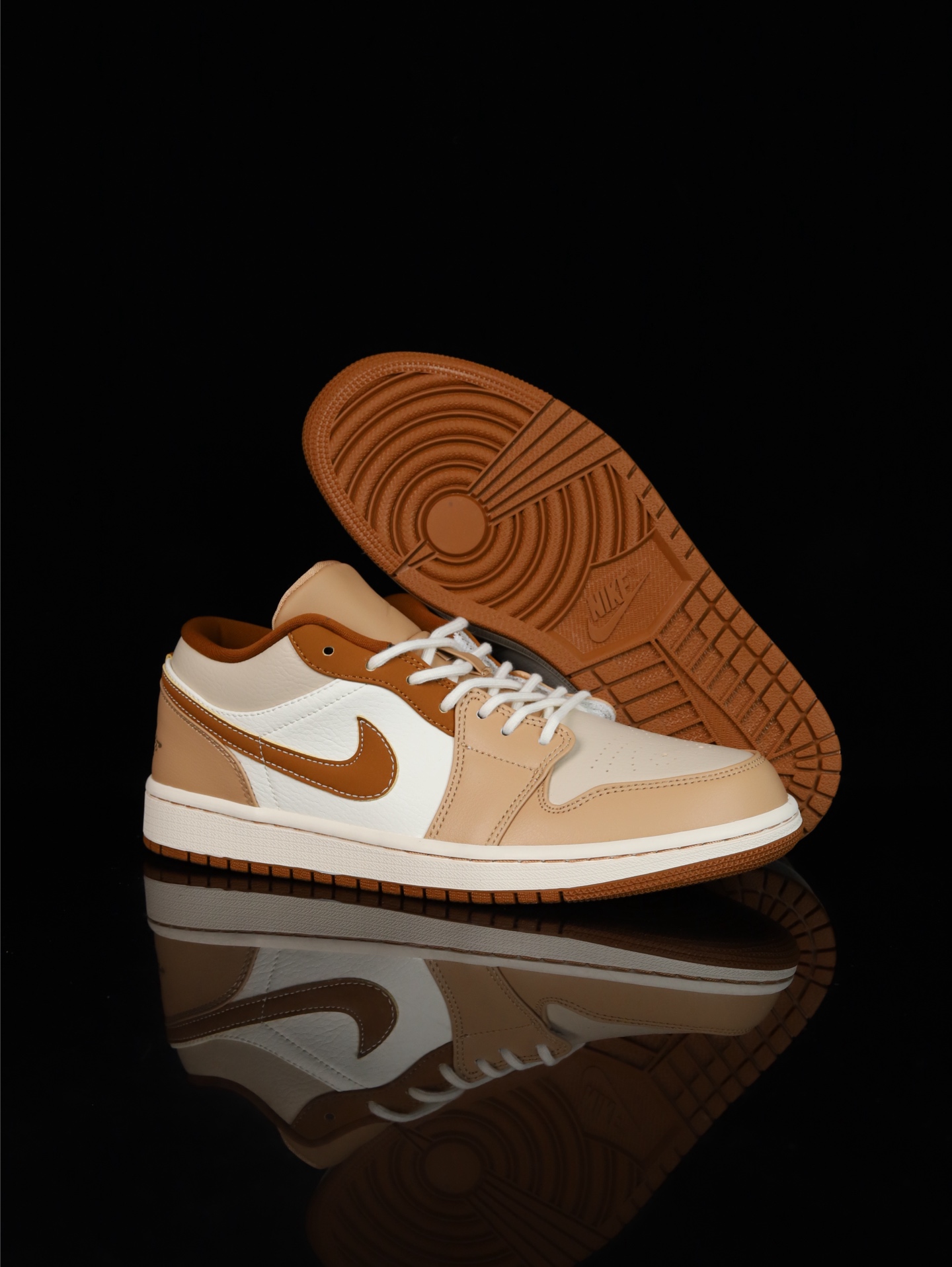 💰100
M版•头层极致性价比·Nike Air Jordan 1 Low
无原鞋不开发 原厂内置气垫魔块 A模大底 头层小牛皮 鞋舌AJ原厂专用牛津布+AJ专用反口珍珠布+原厂无杂质高弹内里海棉+特殊封边弹力鞋带
货号: HF5753-221
Size :36 36.5 37.5 38 38.5 39 40 40.5 41 42 42.5 43 44 44.5 45 46