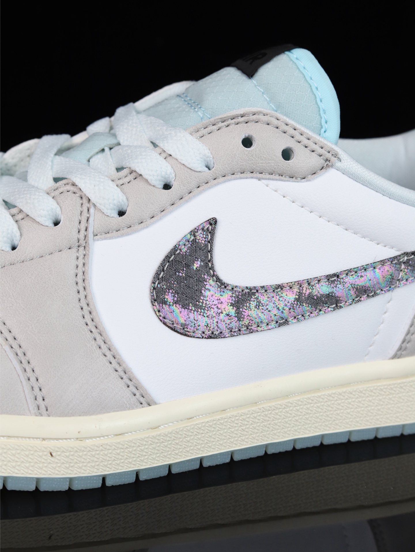 💰100
M版•头层极致性价比·Nike Air Jordan 1 Low
无原鞋不开发 原厂内置气垫魔块 A模大底 头层小牛皮 鞋舌AJ原厂专用牛津布+AJ专用反口珍珠布+原厂无杂质高弹内里海棉+特殊封边弹力鞋带
货号: HF3144-100
Size :36 36.5 37.5 38 38.5 39 40 40.5 41 42 42.5 43 44 44.5 45 46