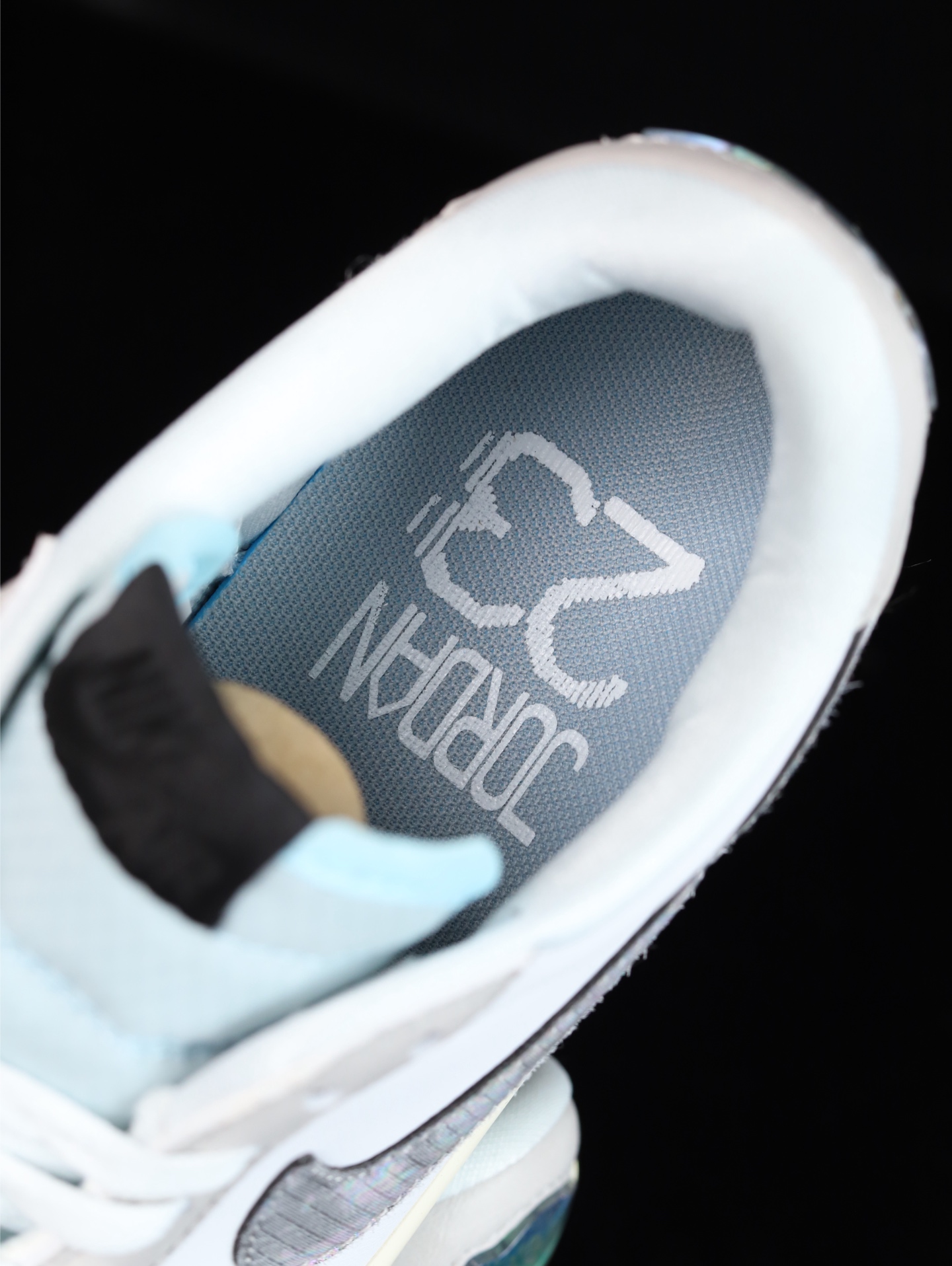 💰100
M版•头层极致性价比·Nike Air Jordan 1 Low
无原鞋不开发 原厂内置气垫魔块 A模大底 头层小牛皮 鞋舌AJ原厂专用牛津布+AJ专用反口珍珠布+原厂无杂质高弹内里海棉+特殊封边弹力鞋带
货号: HF3144-100
Size :36 36.5 37.5 38 38.5 39 40 40.5 41 42 42.5 43 44 44.5 45 46