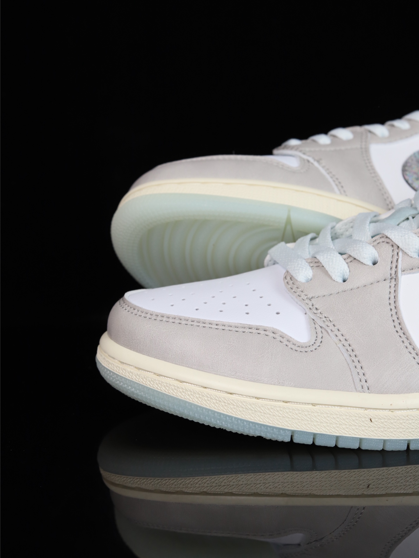 💰100
M版•头层极致性价比·Nike Air Jordan 1 Low
无原鞋不开发 原厂内置气垫魔块 A模大底 头层小牛皮 鞋舌AJ原厂专用牛津布+AJ专用反口珍珠布+原厂无杂质高弹内里海棉+特殊封边弹力鞋带
货号: HF3144-100
Size :36 36.5 37.5 38 38.5 39 40 40.5 41 42 42.5 43 44 44.5 45 46