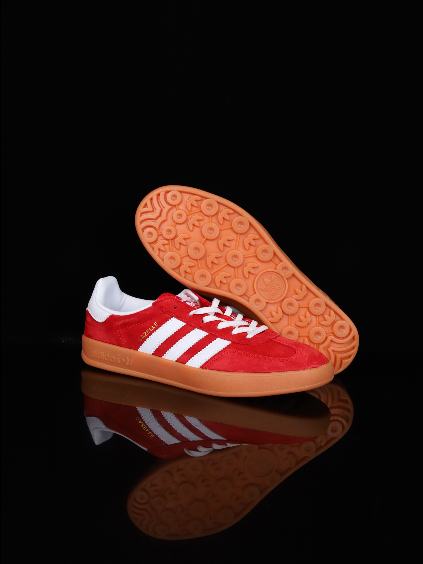 福利特价💰70
AD Original Gazelle Indoor Trainers 瞪羚室内鞋系列低帮复古百搭休闲运动德训风板鞋 采用环保设计的焕新adidas Samba经典鞋,力求伴你前行。继承原版风格和质感,同时采用环保设计,旨在助力打造美好未来。含标志性T形鞋头,旨在保留往日足球风
货号:HO6261
码数:36 36⅔ 37⅓ 38 38⅔ 39⅓ 40 40⅔ 41⅓ 42 42⅔ 43⅓ 44 45