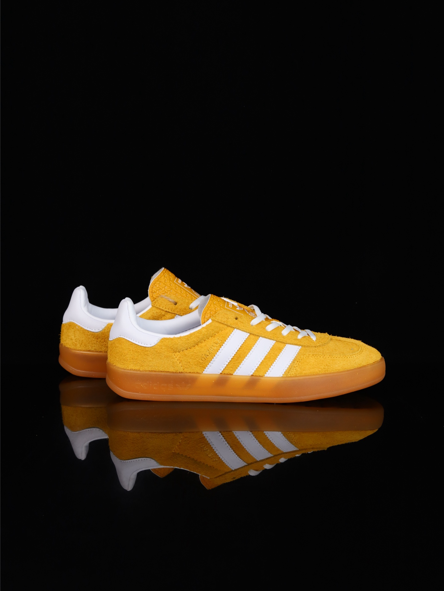 福利特价💰70
AD Original Gazelle Indoor Trainers 瞪羚室内鞋系列低帮复古百搭休闲运动德训风板鞋 采用环保设计的焕新adidas Samba经典鞋,力求伴你前行。继承原版风格和质感,同时采用环保设计,旨在助力打造美好未来。含标志性T形鞋头,旨在保留往日足球风
货号:HO8716
码数:36 36⅔ 37⅓ 38 38⅔ 39⅓ 40 40⅔ 41⅓ 42 42⅔ 43⅓ 44 45