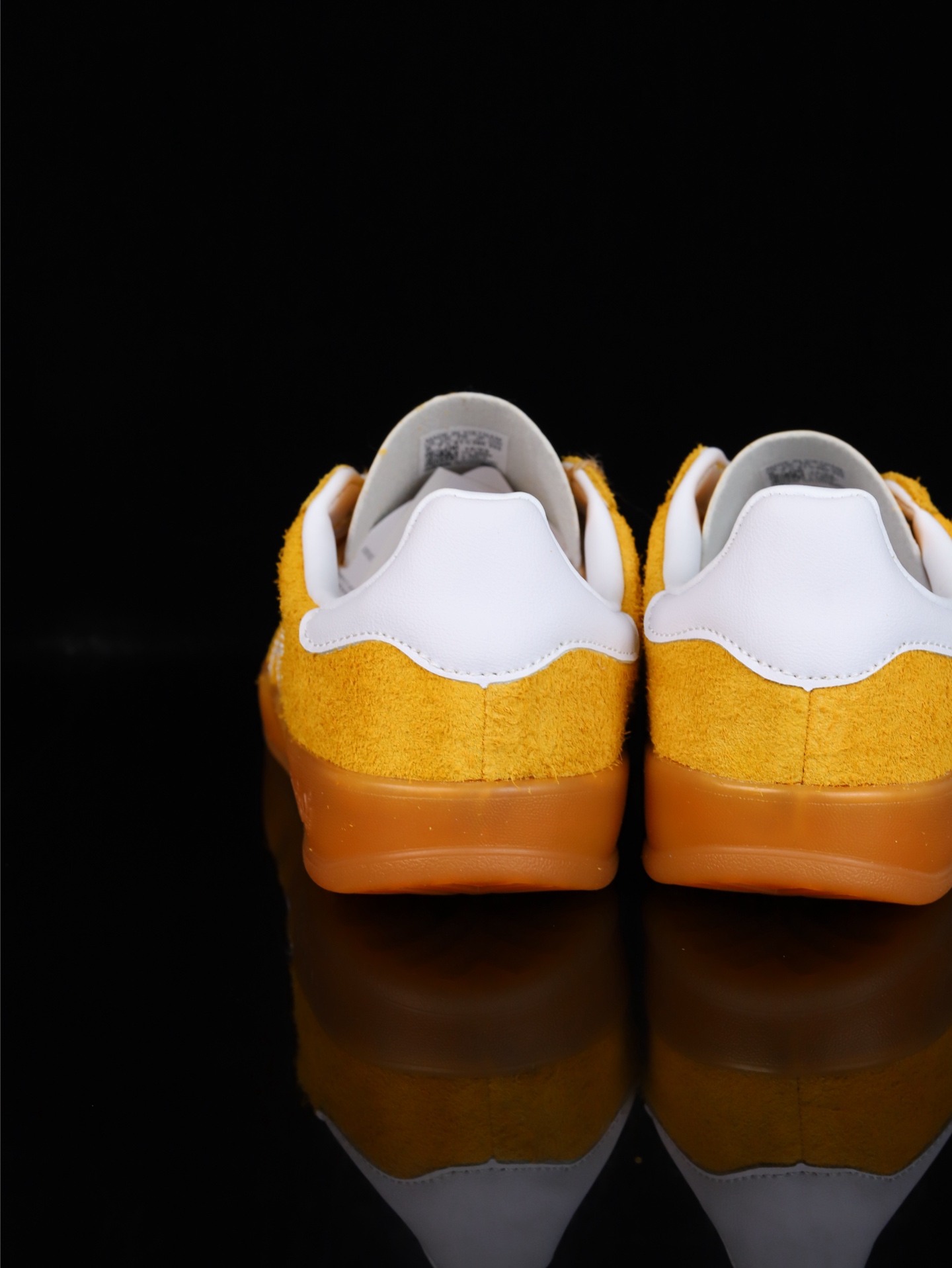 福利特价💰70
AD Original Gazelle Indoor Trainers 瞪羚室内鞋系列低帮复古百搭休闲运动德训风板鞋 采用环保设计的焕新adidas Samba经典鞋,力求伴你前行。继承原版风格和质感,同时采用环保设计,旨在助力打造美好未来。含标志性T形鞋头,旨在保留往日足球风
货号:HO8716
码数:36 36⅔ 37⅓ 38 38⅔ 39⅓ 40 40⅔ 41⅓ 42 42⅔ 43⅓ 44 45