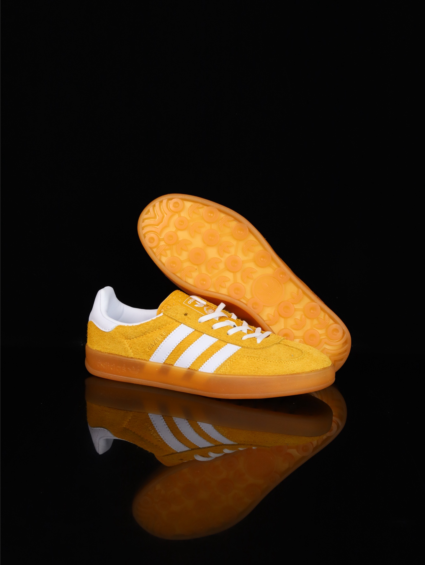 福利特价💰70
AD Original Gazelle Indoor Trainers 瞪羚室内鞋系列低帮复古百搭休闲运动德训风板鞋 采用环保设计的焕新adidas Samba经典鞋,力求伴你前行。继承原版风格和质感,同时采用环保设计,旨在助力打造美好未来。含标志性T形鞋头,旨在保留往日足球风 
货号:HO8716
码数:36 36⅔ 37⅓ 38 38⅔ 39⅓ 40 40⅔ 41⅓ 42 42⅔ 43⅓ 44 45