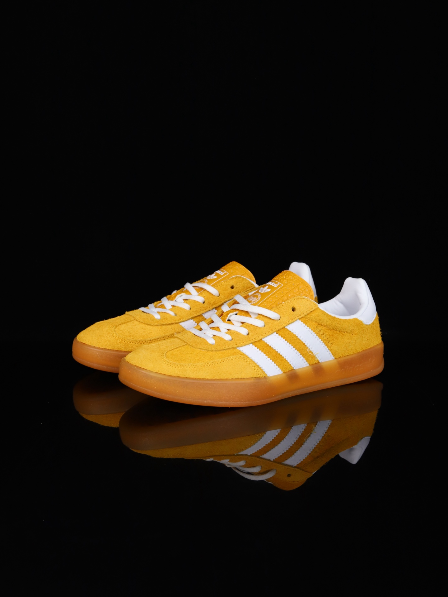 福利特价💰70
AD Original Gazelle Indoor Trainers 瞪羚室内鞋系列低帮复古百搭休闲运动德训风板鞋 采用环保设计的焕新adidas Samba经典鞋,力求伴你前行。继承原版风格和质感,同时采用环保设计,旨在助力打造美好未来。含标志性T形鞋头,旨在保留往日足球风
货号:HO8716
码数:36 36⅔ 37⅓ 38 38⅔ 39⅓ 40 40⅔ 41⅓ 42 42⅔ 43⅓ 44 45