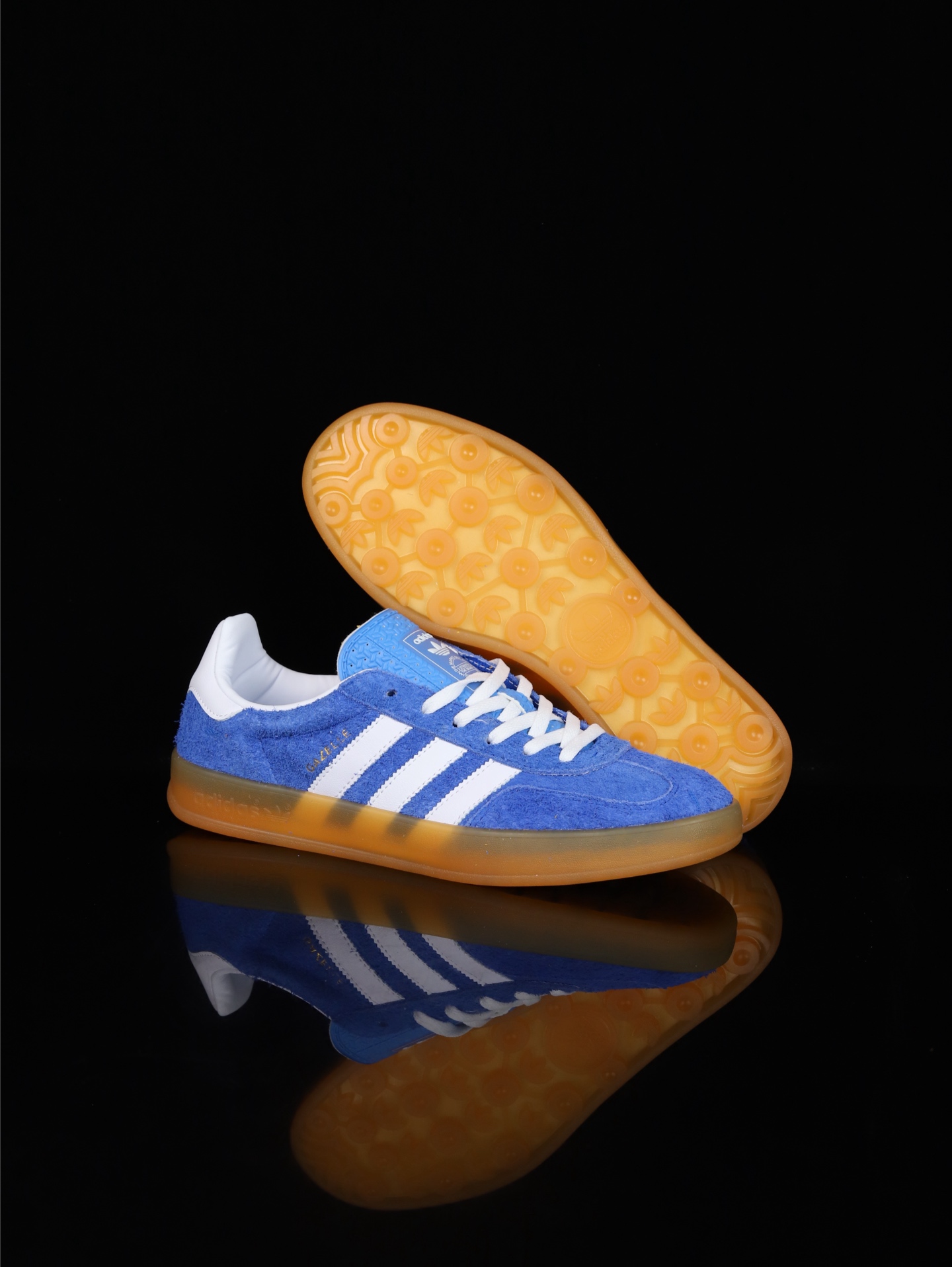 福利特价💰70
AD Original Gazelle Indoor Trainers 瞪羚室内鞋系列低帮复古百搭休闲运动德训风板鞋 采用环保设计的焕新adidas Samba经典鞋,力求伴你前行。继承原版风格和质感,同时采用环保设计,旨在助力打造美好未来。含标志性T形鞋头,旨在保留往日足球风 
货号:HQ8717
码数:36 36⅔ 37⅓ 38 38⅔ 39⅓ 40 40⅔ 41⅓ 42 42⅔ 43⅓ 44 45