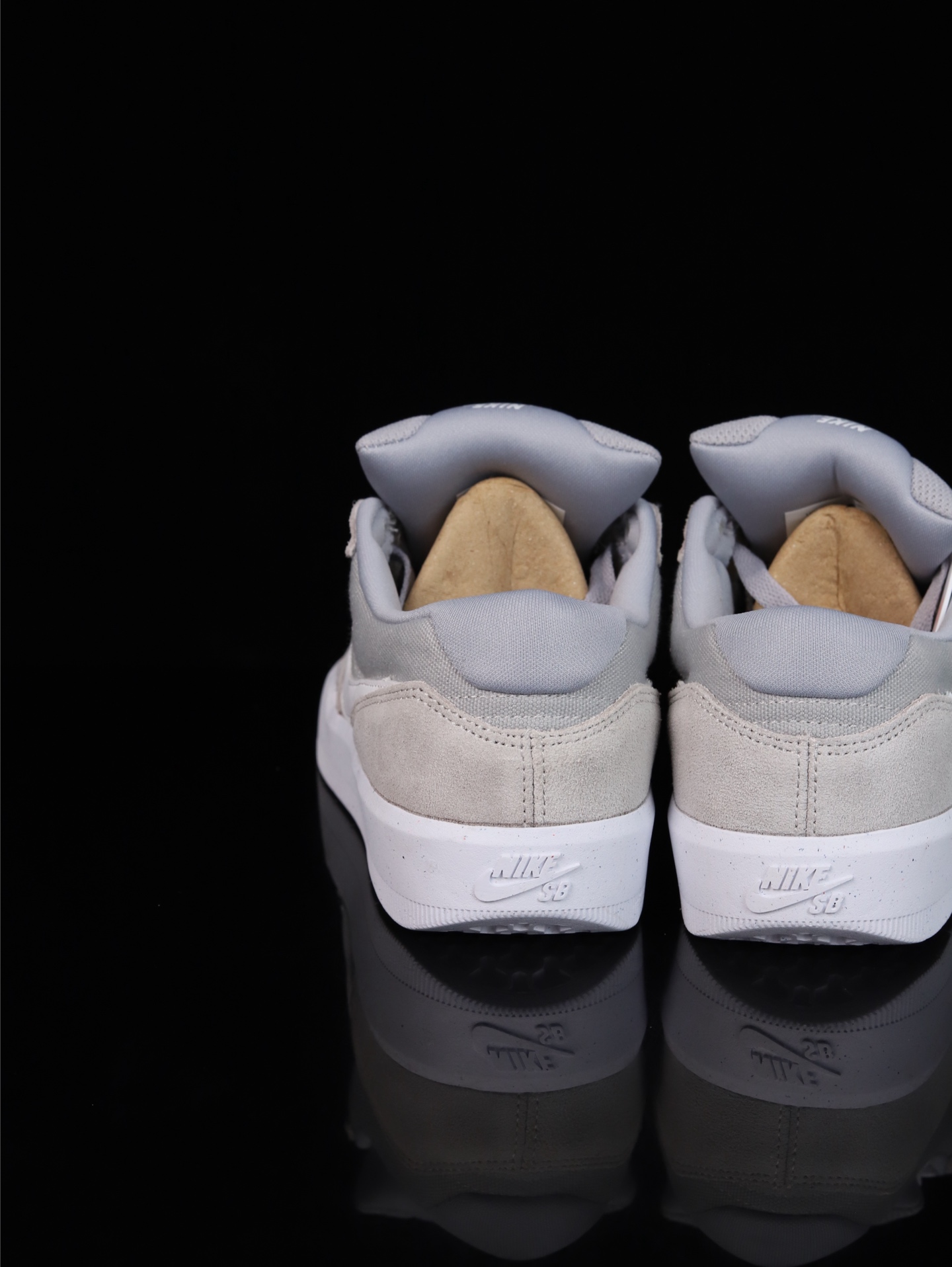 •终端放货💰140(本地自减)
•C版·极致性价比 耐克Nike SB Force 58低帮休闲板鞋 是一款将前沿创新带入街头的单品 它具有硫化杯底 具有出色的耐用性和灵活性 使用帆布和绒面革 在饰面上放置通风口
货号:CZ2959-004
尺码:36 36.5 37.5 38 38.5 39 40 40.5 41 42 42.5 43 44 45