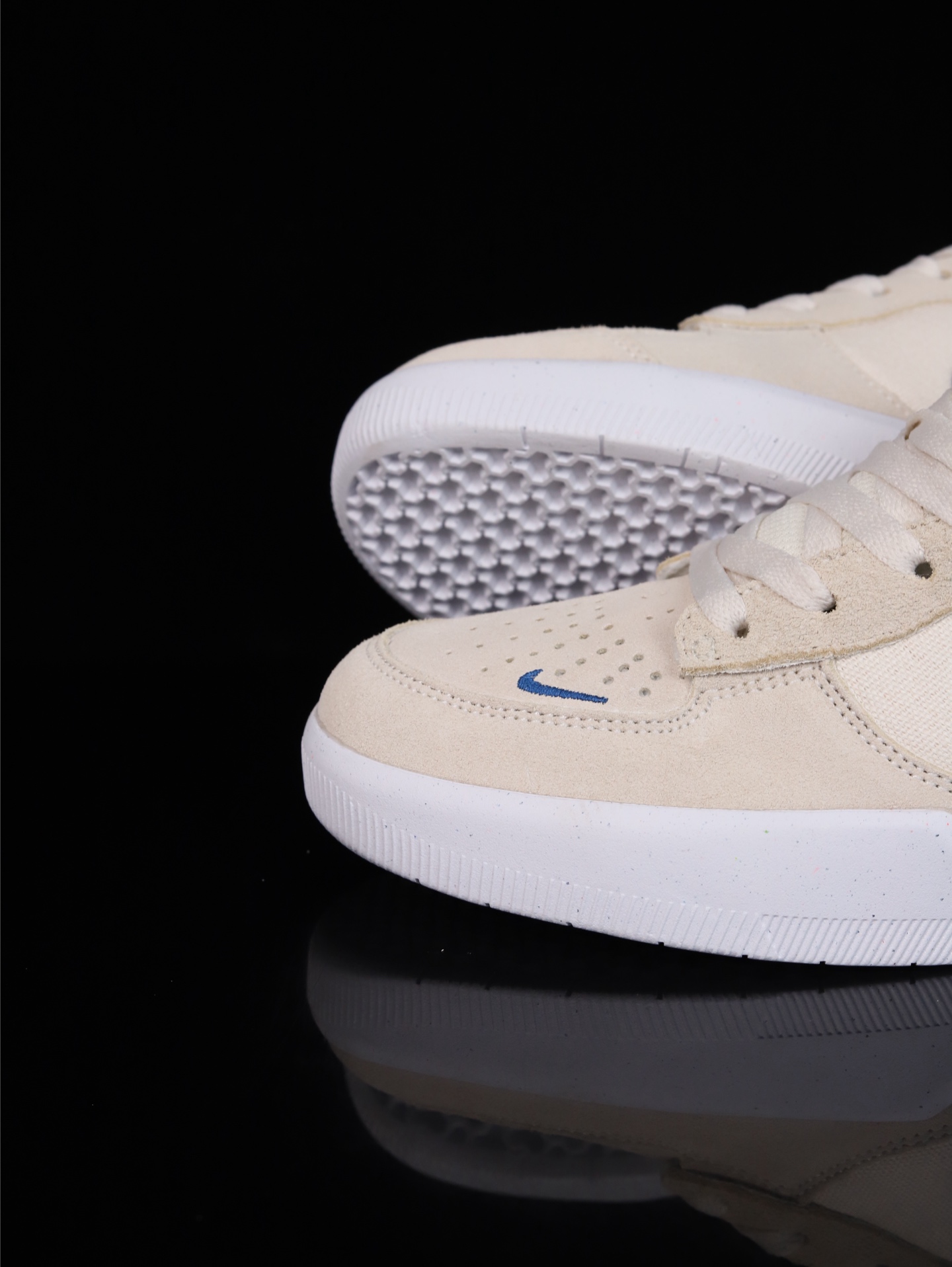 •终端放货💰140(本地自减)
•C版·极致性价比 耐克Nike SB Force 58低帮休闲板鞋 是一款将前沿创新带入街头的单品 它具有硫化杯底 具有出色的耐用性和灵活性 使用帆布和绒面革 在饰面上放置通风口
货号:CZ2959-007
尺码:36 36.5 37.5 38 38.5 39 40 40.5 41 42 42.5 43 44 45