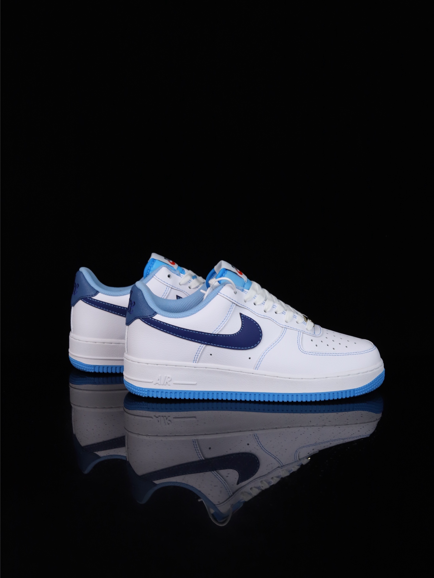 福利特价💰99
•纯原级Nike Air Force 1 Low 空军一号低帮休闲运动板鞋官方同步 原装级别 原楦头原纸板 打造纯正空军版型
#专注外贸渠道 全掌内置蜂窝气垫 #原盒配件 原厂中底钢印、拉帮完美 
货号：DA8478-100
尺码：36 36.5 37 38 38.5 39 40 40.5 41 42 42.5 43 44 44.5 45
