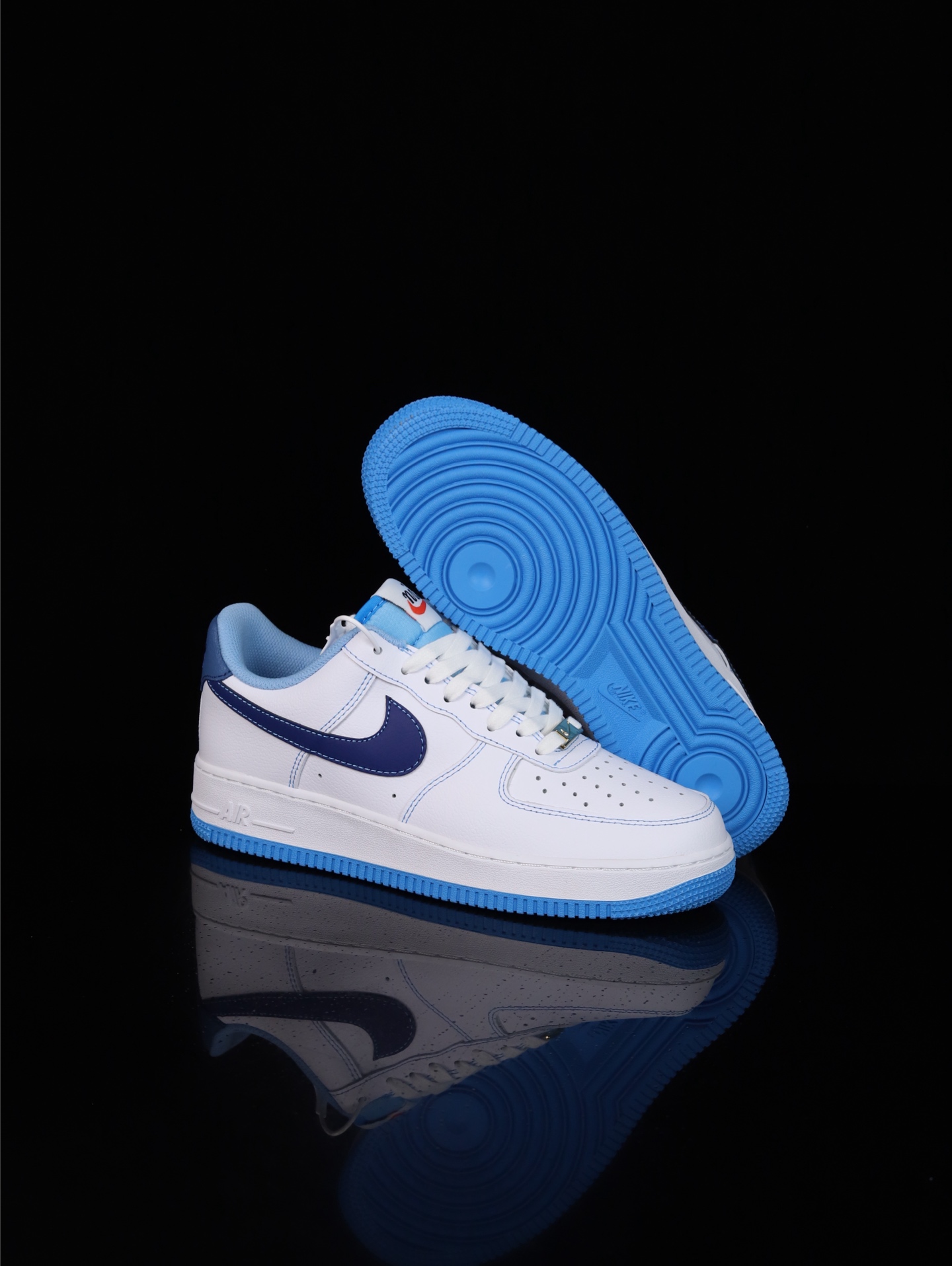 福利特价💰99
•纯原级Nike Air Force 1 Low 空军一号低帮休闲运动板鞋官方同步 原装级别 原楦头原纸板 打造纯正空军版型
#专注外贸渠道 全掌内置蜂窝气垫 #原盒配件 原厂中底钢印、拉帮完美 
货号：DA8478-100
尺码：36 36.5 37 38 38.5 39 40 40.5 41 42 42.5 43 44 44.5 45