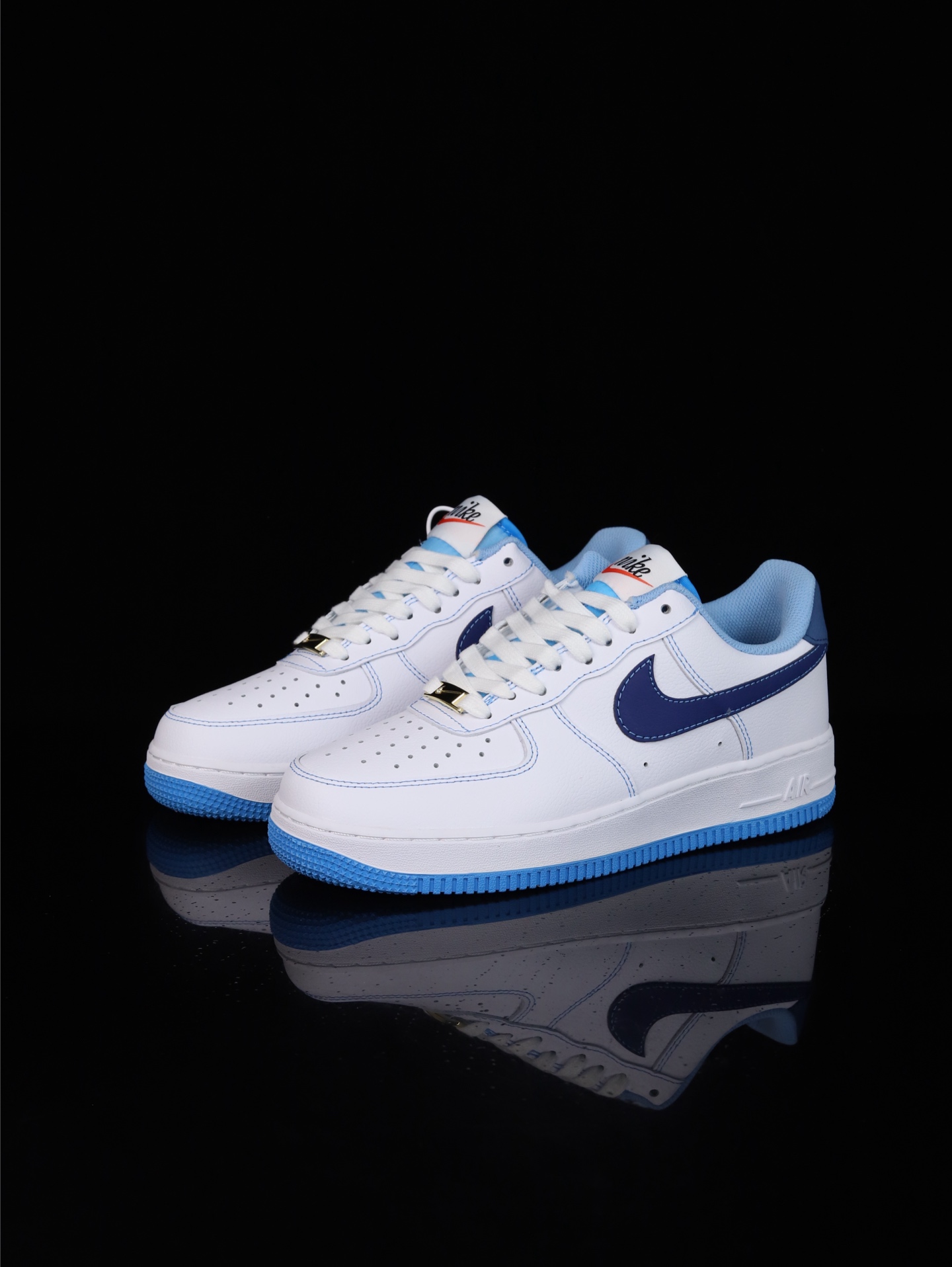 福利特价💰99
•纯原级Nike Air Force 1 Low 空军一号低帮休闲运动板鞋官方同步 原装级别 原楦头原纸板 打造纯正空军版型
#专注外贸渠道 全掌内置蜂窝气垫 #原盒配件 原厂中底钢印、拉帮完美 
货号：DA8478-100
尺码：36 36.5 37 38 38.5 39 40 40.5 41 42 42.5 43 44 44.5 45