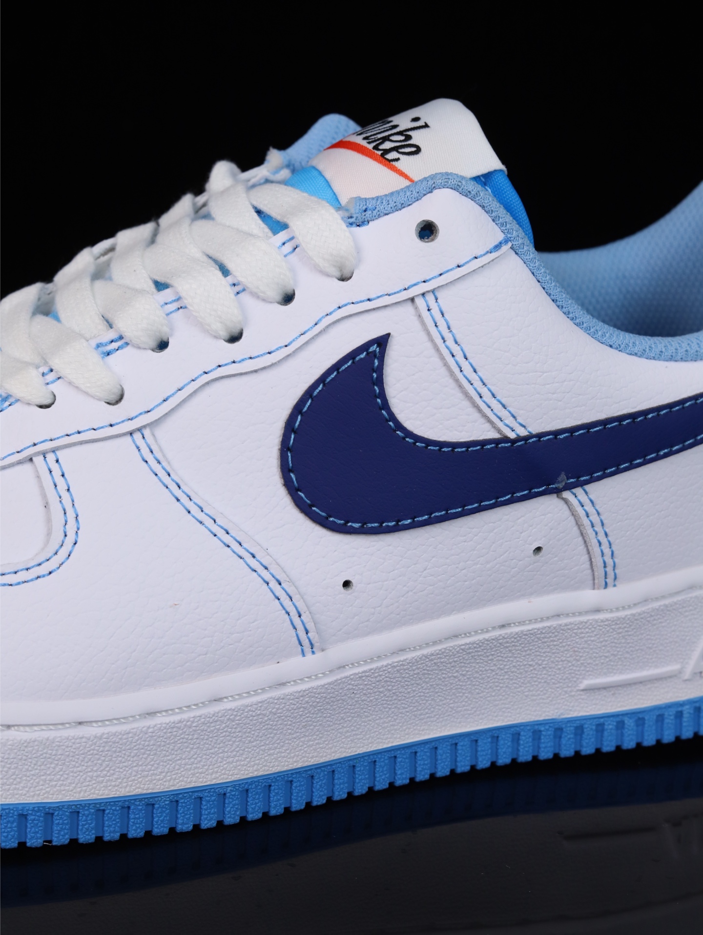 福利特价💰99
•纯原级Nike Air Force 1 Low 空军一号低帮休闲运动板鞋官方同步 原装级别 原楦头原纸板 打造纯正空军版型
#专注外贸渠道 全掌内置蜂窝气垫 #原盒配件 原厂中底钢印、拉帮完美 
货号：DA8478-100
尺码：36 36.5 37 38 38.5 39 40 40.5 41 42 42.5 43 44 44.5 45