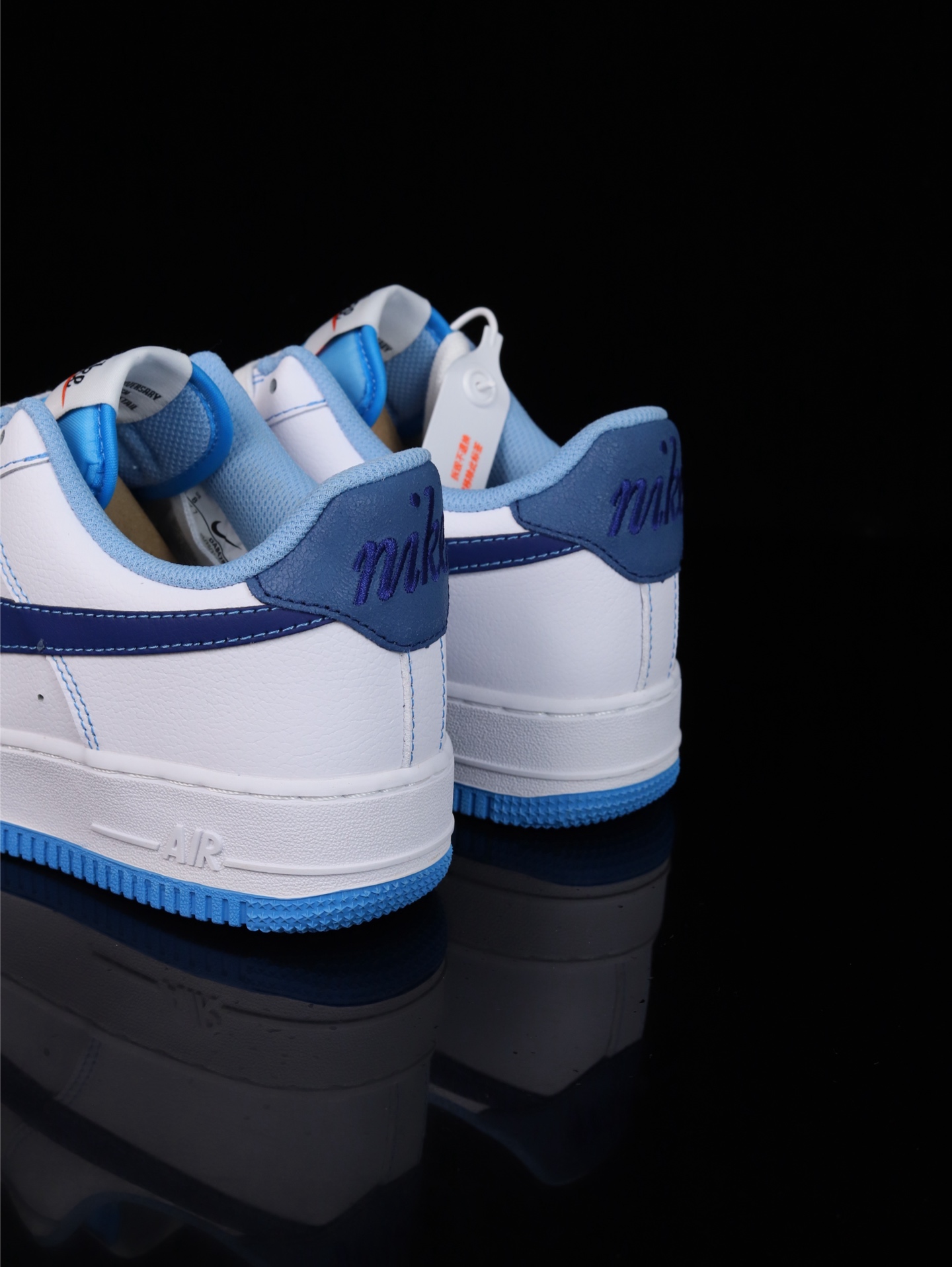 福利特价💰99
•纯原级Nike Air Force 1 Low 空军一号低帮休闲运动板鞋官方同步 原装级别 原楦头原纸板 打造纯正空军版型
#专注外贸渠道 全掌内置蜂窝气垫 #原盒配件 原厂中底钢印、拉帮完美 
货号：DA8478-100
尺码：36 36.5 37 38 38.5 39 40 40.5 41 42 42.5 43 44 44.5 45