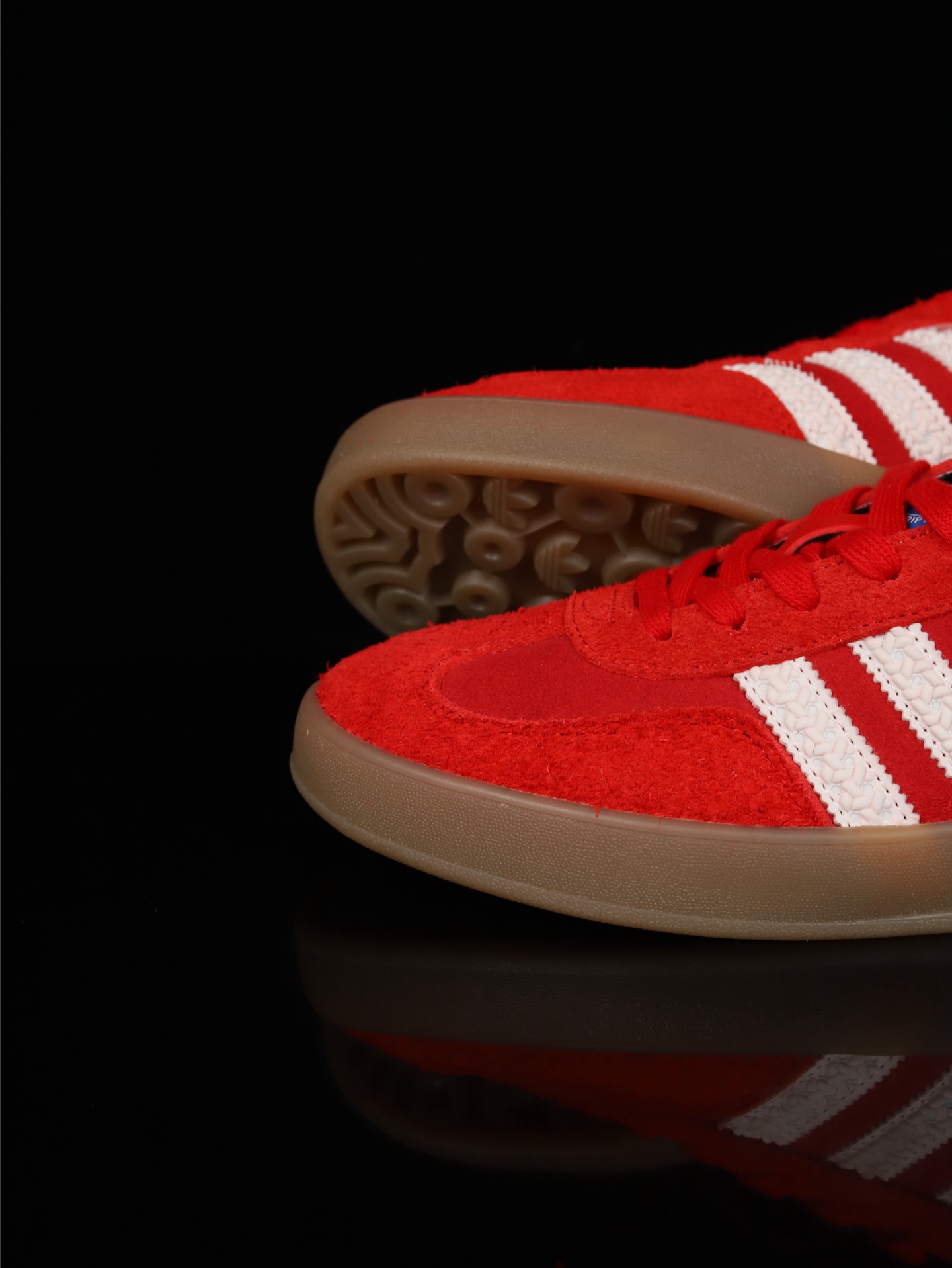 🔴福利特价💰100
adidas originals Samba OG 防滑 耐磨 低帮 板鞋 男女同款 简约大方的造型设计,给人以随性休闲的时尚格调,穿着舒适轻便,运动灵活自如,满足日常个性穿搭。原底原料 开模打造 高精密准度 匹配原版98%以上 反口里弧度正确 原厂鞋垫 背胶 后跟电绣针数 与正品一致 原厂皮料 原厂车缝线 质感无敌 皮料切割干净 无任何毛边 清洁度细节完美
货号:IF1808
SIZE:36 36.5 37 38 38.5 39 40 40.5 41 42 42.5 43 44 44.5 45