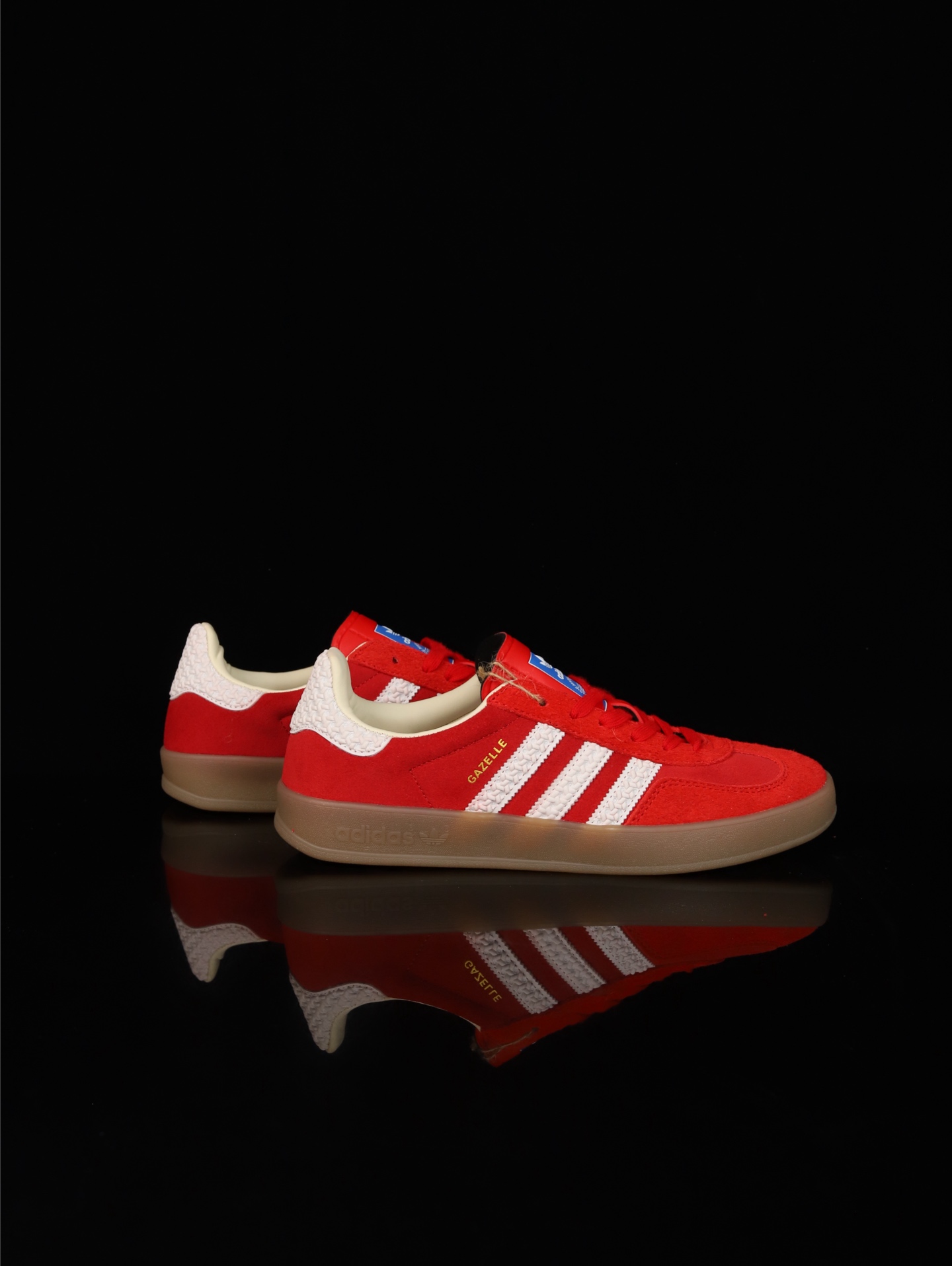 🔴福利特价💰100
adidas originals Samba OG 防滑 耐磨 低帮 板鞋 男女同款 简约大方的造型设计,给人以随性休闲的时尚格调,穿着舒适轻便,运动灵活自如,满足日常个性穿搭。原底原料 开模打造 高精密准度 匹配原版98%以上 反口里弧度正确 原厂鞋垫 背胶 后跟电绣针数 与正品一致 原厂皮料 原厂车缝线 质感无敌 皮料切割干净 无任何毛边 清洁度细节完美
货号:IF1808
SIZE:36 36.5 37 38 38.5 39 40 40.5 41 42 42.5 43 44 44.5 45
