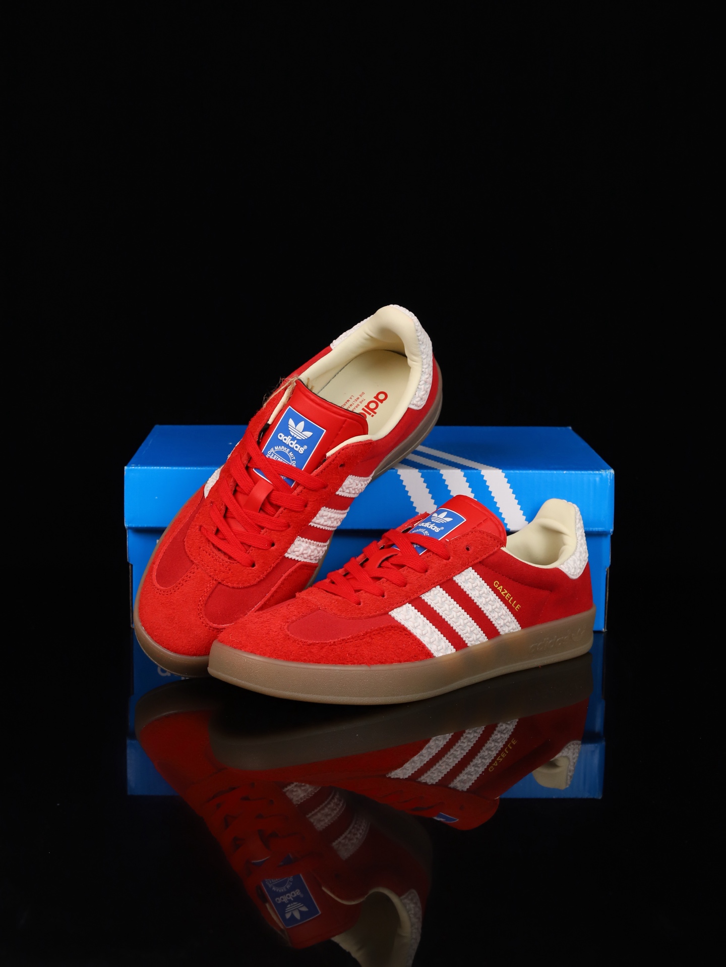 🔴福利特价💰100
adidas originals Samba OG 防滑 耐磨 低帮 板鞋 男女同款 简约大方的造型设计,给人以随性休闲的时尚格调,穿着舒适轻便,运动灵活自如,满足日常个性穿搭。原底原料 开模打造 高精密准度 匹配原版98%以上 反口里弧度正确 原厂鞋垫 背胶 后跟电绣针数 与正品一致 原厂皮料 原厂车缝线 质感无敌 皮料切割干净 无任何毛边 清洁度细节完美
货号:IF1808
SIZE:36 36.5 37 38 38.5 39 40 40.5 41 42 42.5 43 44 44.5 45