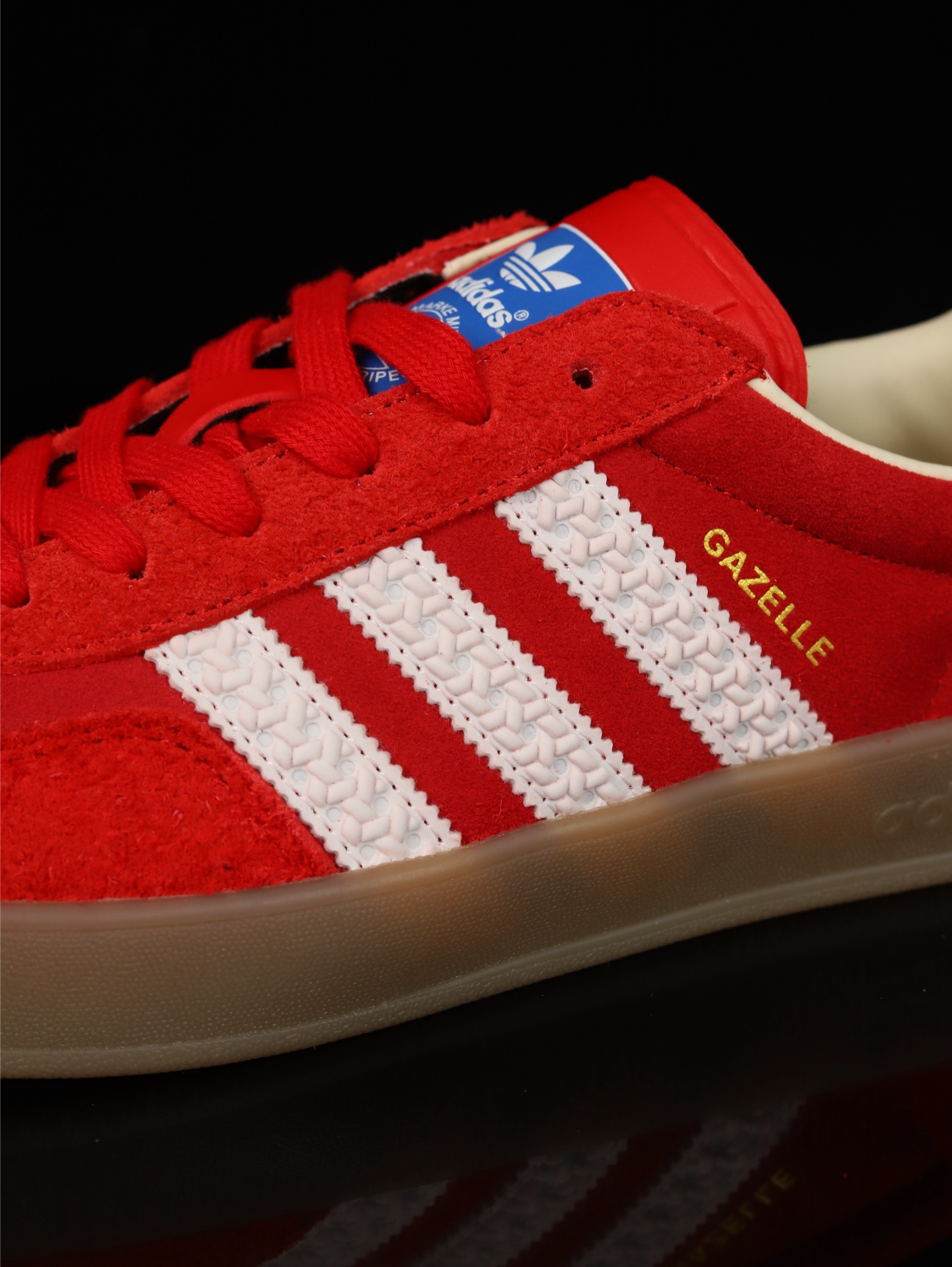 🔴福利特价💰100
adidas originals Samba OG 防滑 耐磨 低帮 板鞋 男女同款 简约大方的造型设计,给人以随性休闲的时尚格调,穿着舒适轻便,运动灵活自如,满足日常个性穿搭。原底原料 开模打造 高精密准度 匹配原版98%以上 反口里弧度正确 原厂鞋垫 背胶 后跟电绣针数 与正品一致 原厂皮料 原厂车缝线 质感无敌 皮料切割干净 无任何毛边 清洁度细节完美
货号:IF1808
SIZE:36 36.5 37 38 38.5 39 40 40.5 41 42 42.5 43 44 44.5 45