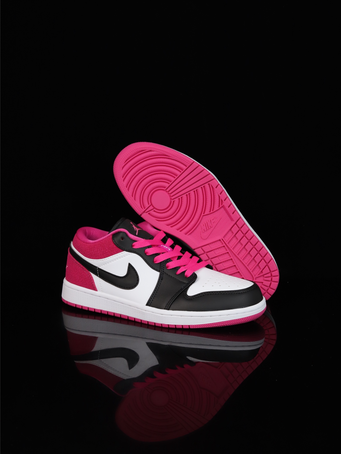 💰100
M版•头层极致性价比·Nike Air Jordan 1 Low
无原鞋不开发 原厂内置气垫魔块 A模大底 头层小牛皮 鞋舌AJ原厂专用牛津布+AJ专用反口珍珠布+原厂无杂质高弹内里海棉+特殊封边弹力鞋带
货号: CK3022-005
Size :36 36.5 37.5 38 38.5 39 40