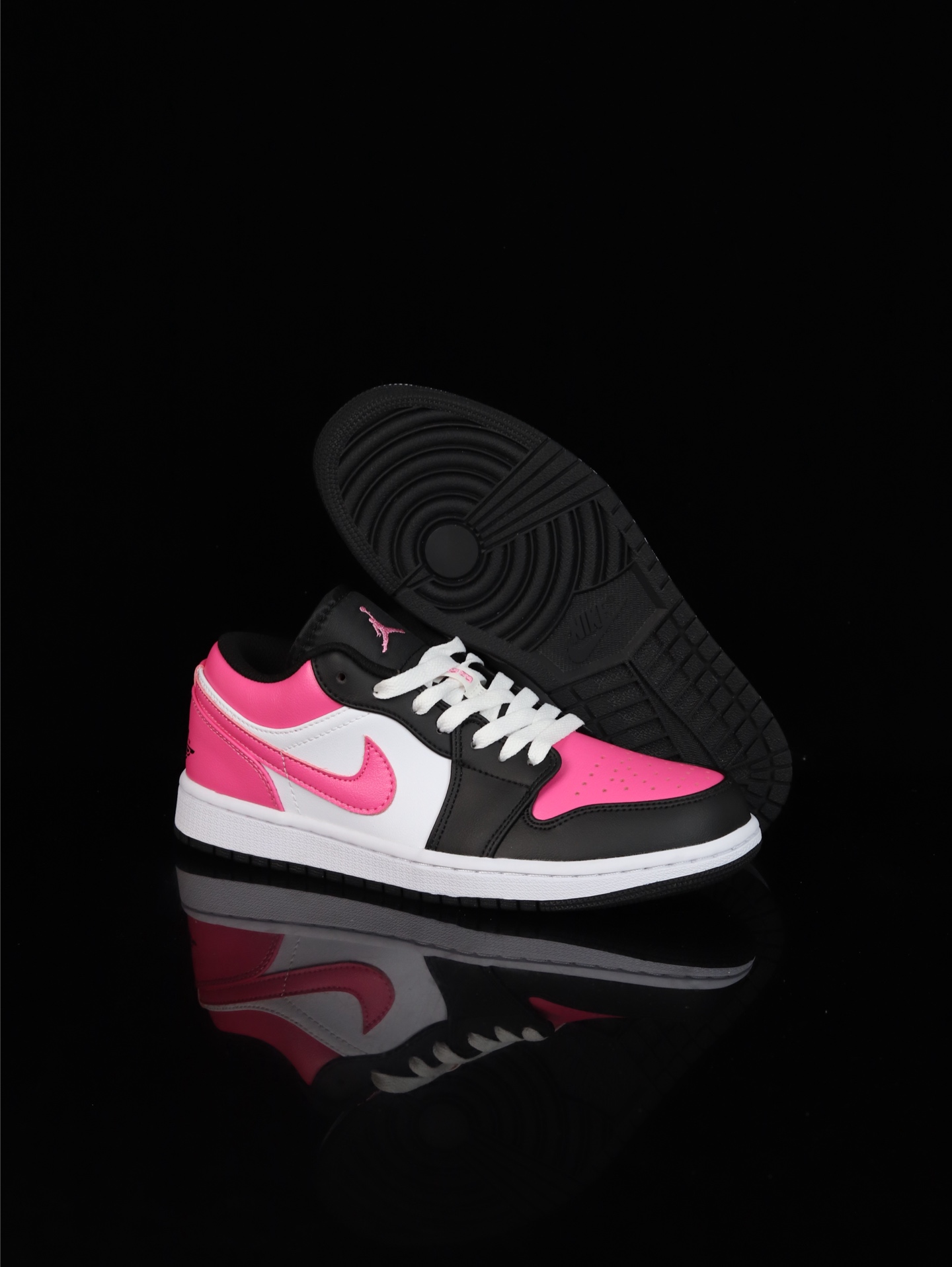 💰100
M版•头层极致性价比·Nike Air Jordan 1 Low
无原鞋不开发 原厂内置气垫魔块 A模大底 头层小牛皮 鞋舌AJ原厂专用牛津布+AJ专用反口珍珠布+原厂无杂质高弹内里海棉+特殊封边弹力鞋带
货号: 554723-106
Size :36 36.5 37.5 38 38.5 39 40