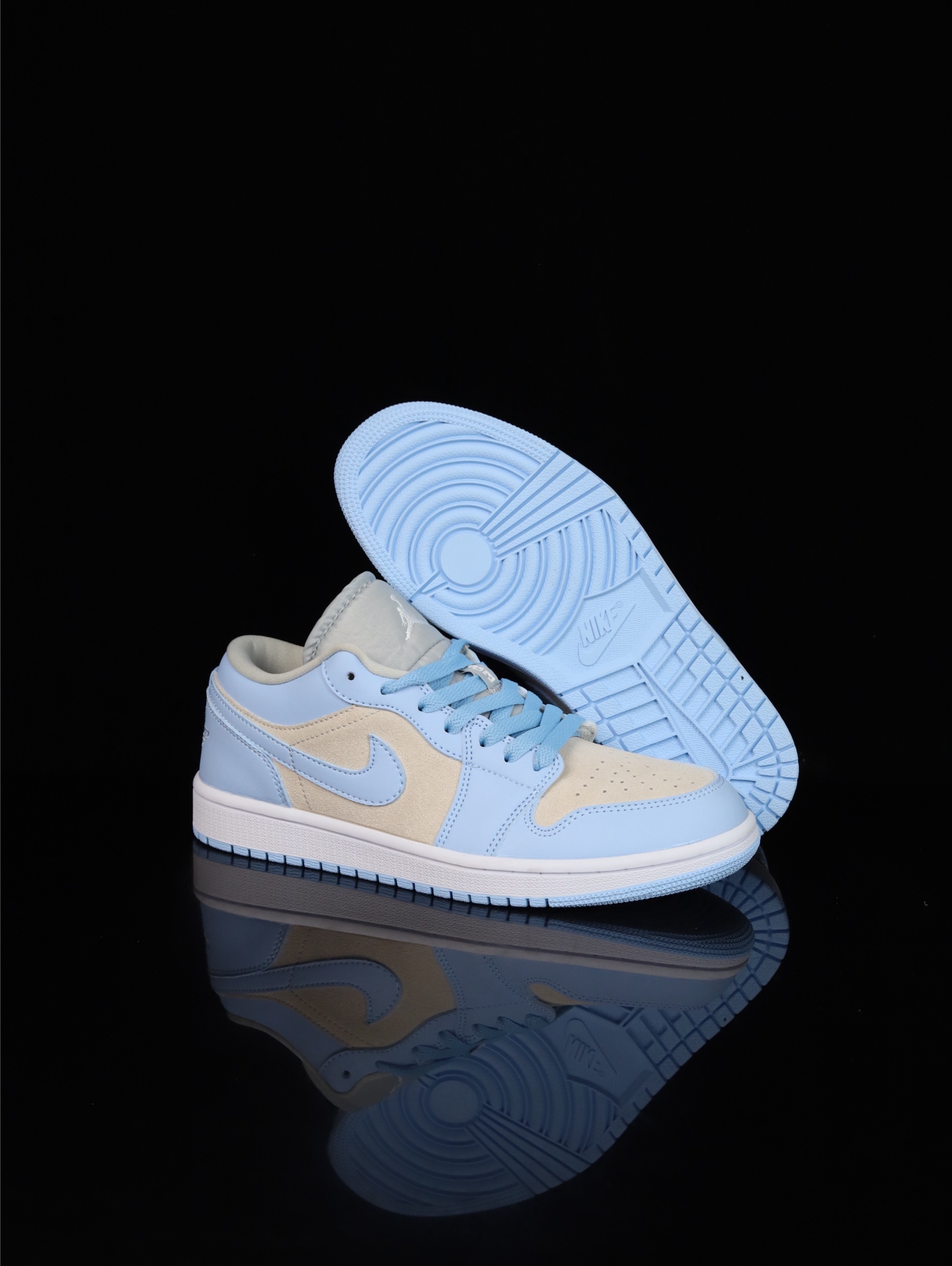 💰100
M版•头层极致性价比·Nike Air Jordan 1 Low
无原鞋不开发 原厂内置气垫魔块 A模大底 头层小牛皮 鞋舌AJ原厂专用牛津布+AJ专用反口珍珠布+原厂无杂质高弹内里海棉+特殊封边弹力鞋带
货号: DC0774-050
Size :36 36.5 37.5 38 38.5 39 40 40.5 41 42 42.5 43 44 44.5 45 46