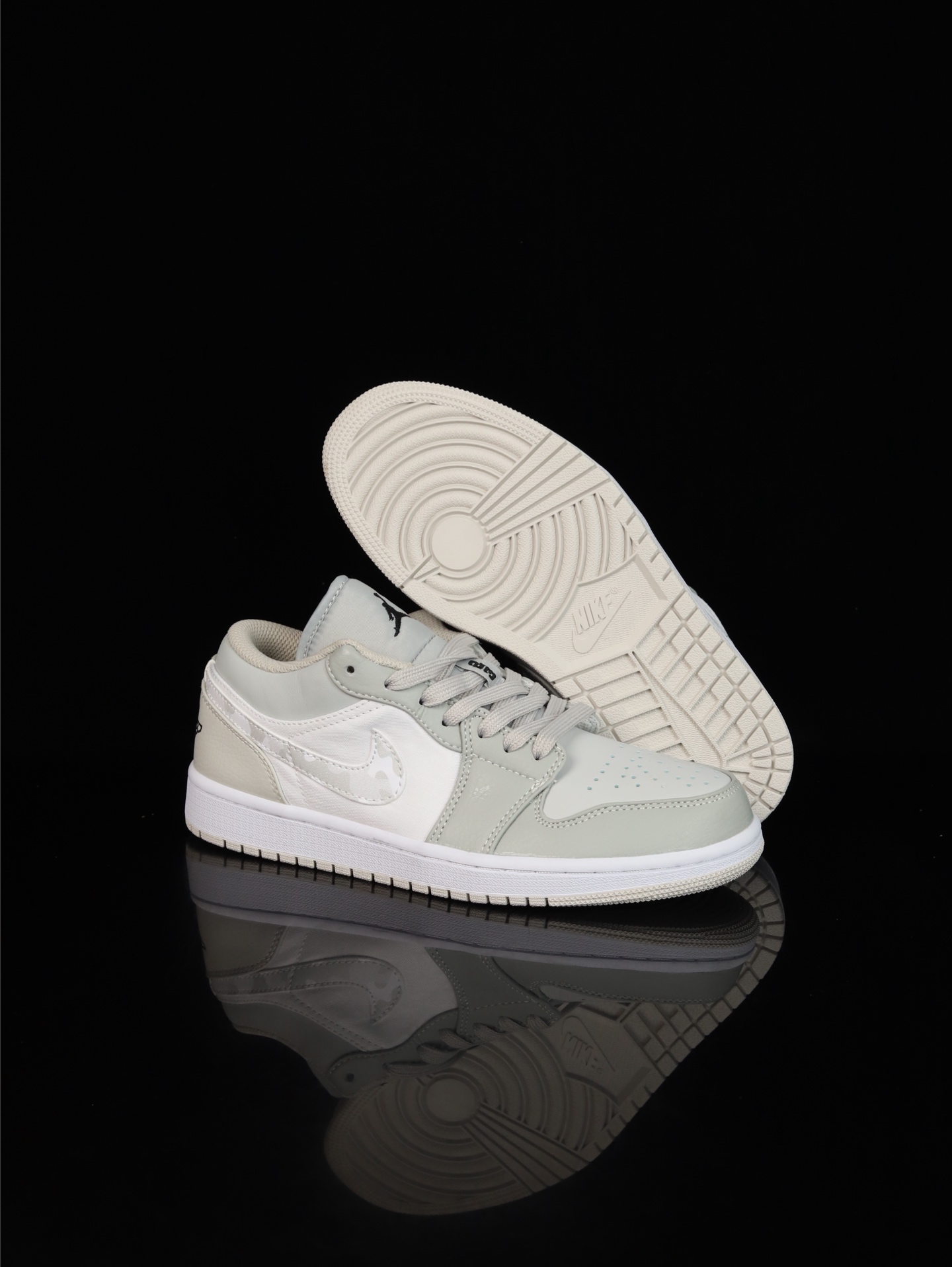 💰100
M版•头层极致性价比·Nike Air Jordan 1 Low
无原鞋不开发 原厂内置气垫魔块 A模大底 头层小牛皮 鞋舌AJ原厂专用牛津布+AJ专用反口珍珠布+原厂无杂质高弹内里海棉+特殊封边弹力鞋带
货号: DC9036-100
Size :36 36.5 37.5 38 38.5 39 40 40.5 41 42 42.5 43 44 44.5 45 46