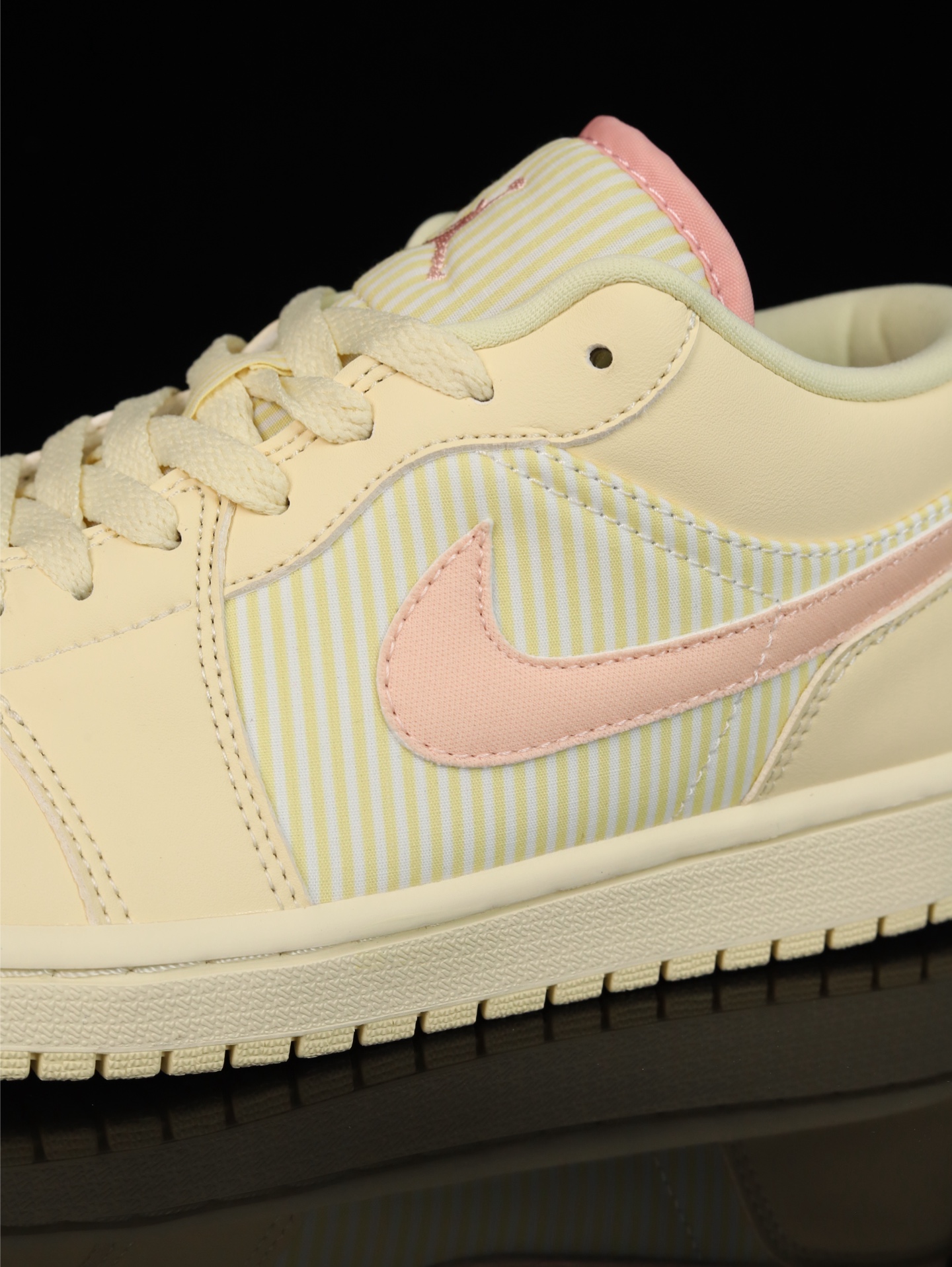 💰100
M版•头层极致性价比·Nike Air Jordan 1 Low
无原鞋不开发 原厂内置气垫魔块 A模大底 头层小牛皮 鞋舌AJ原厂专用牛津布+AJ专用反口珍珠布+原厂无杂质高弹内里海棉+特殊封边弹力鞋带
货号: FQ1925-100
Size :36 36.5 37.5 38 38.5 39 40 40.5 41 42 42.5 43 44 44.5 45 46