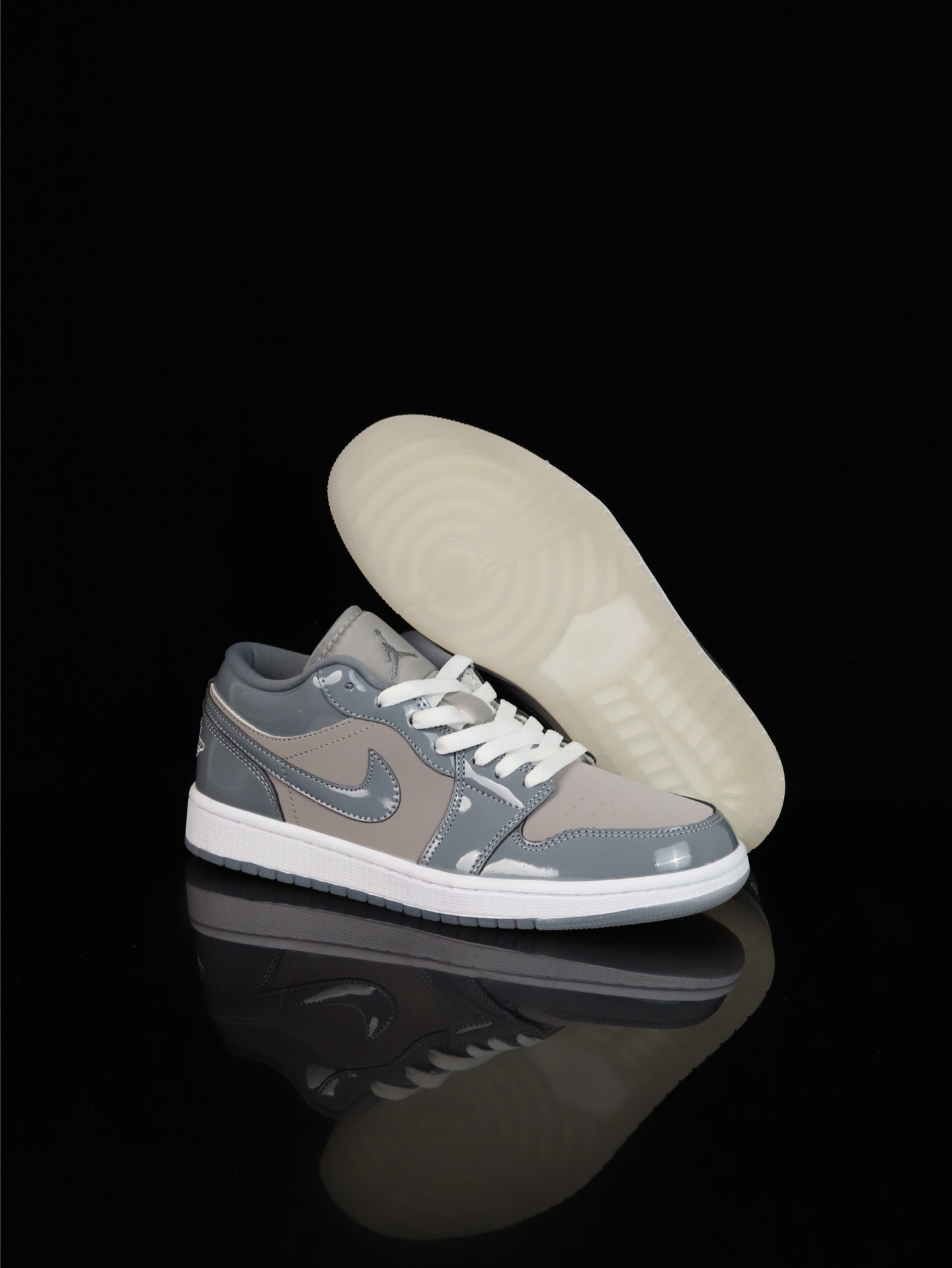 💰100
M版•头层极致性价比·Nike Air Jordan 1 Low
无原鞋不开发 原厂内置气垫魔块 A模大底 头层小牛皮 鞋舌AJ原厂专用牛津布+AJ专用反口珍珠布+原厂无杂质高弹内里海棉+特殊封边弹力鞋带
货号: HF3148-011
Size :36 36.5 37.5 38 38.5 39 40 40.5 41 42 42.5 43 44 44.5 45 46