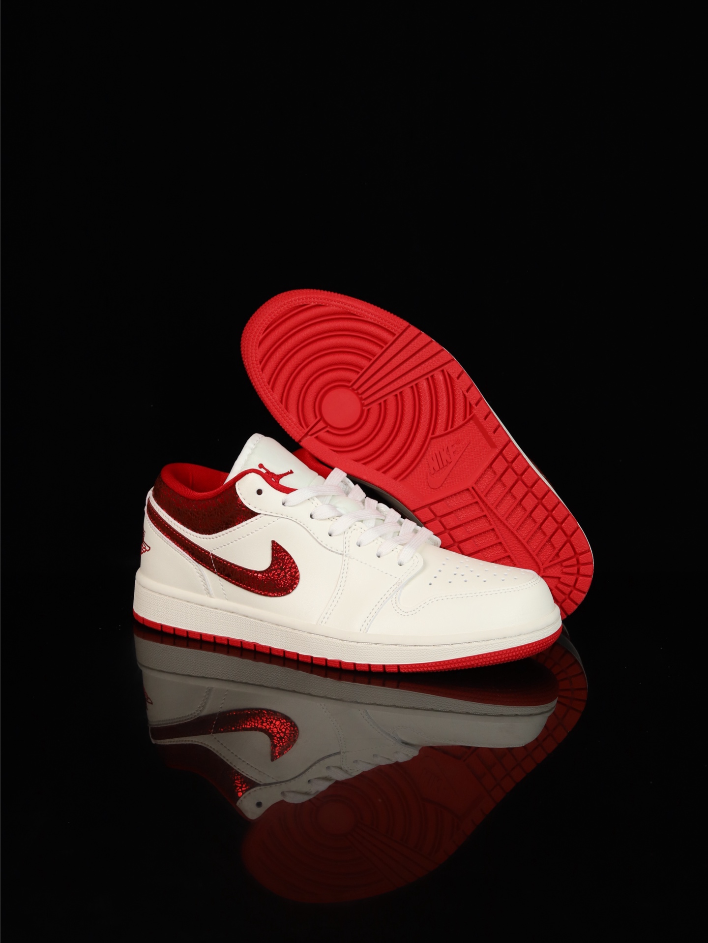 💰100
M版•头层极致性价比·Nike Air Jordan 1 Low
无原鞋不开发 原厂内置气垫魔块 A模大底 头层小牛皮 鞋舌AJ原厂专用牛津布+AJ专用反口珍珠布+原厂无杂质高弹内里海棉+特殊封边弹力鞋带
货号: HJ9338-106
Size :36 36.5 37.5 38 38.5 39 40 40.5 41 42 42.5 43 44 44.5 45 46