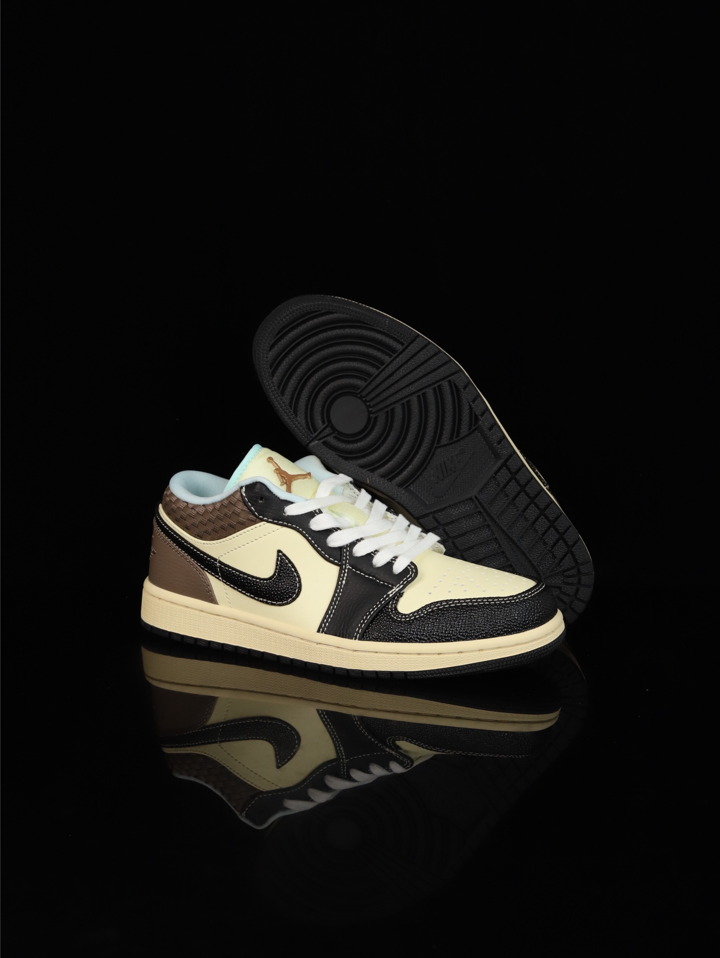 💰100
M版•头层极致性价比·Nike Air Jordan 1 Low
无原鞋不开发 原厂内置气垫魔块 A模大底 头层小牛皮 鞋舌AJ原厂专用牛津布+AJ专用反口珍珠布+原厂无杂质高弹内里海棉+特殊封边弹力鞋带
货号: HQ3437-101
Size :36 36.5 37.5 38 38.5 39 40 40.5 41 42 42.5 43 44 44.5 45 46