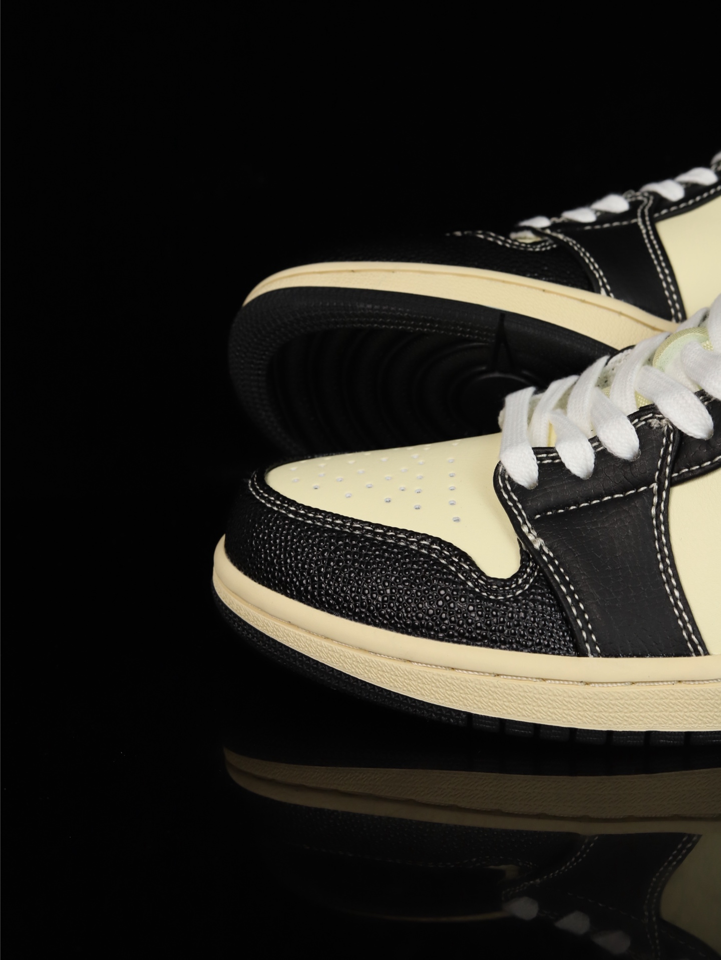 💰100
M版•头层极致性价比·Nike Air Jordan 1 Low
无原鞋不开发 原厂内置气垫魔块 A模大底 头层小牛皮 鞋舌AJ原厂专用牛津布+AJ专用反口珍珠布+原厂无杂质高弹内里海棉+特殊封边弹力鞋带
货号: HQ3437-101
Size :36 36.5 37.5 38 38.5 39 40 40.5 41 42 42.5 43 44 44.5 45 46