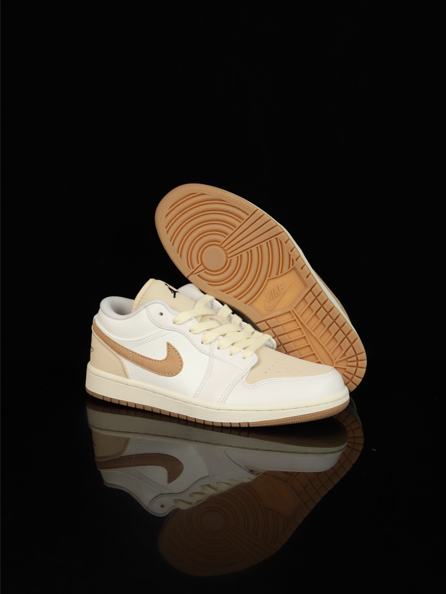 💰100
M版•头层极致性价比·Nike Air Jordan 1 Low
无原鞋不开发 原厂内置气垫魔块 A模大底 头层小牛皮 鞋舌AJ原厂专用牛津布+AJ专用反口珍珠布+原厂无杂质高弹内里海棉+特殊封边弹力鞋带
货号: IB8855-121
Size :36 36.5 37.5 38 38.5 39 40 40.5 41 42 42.5 43 44 44.5 45 46