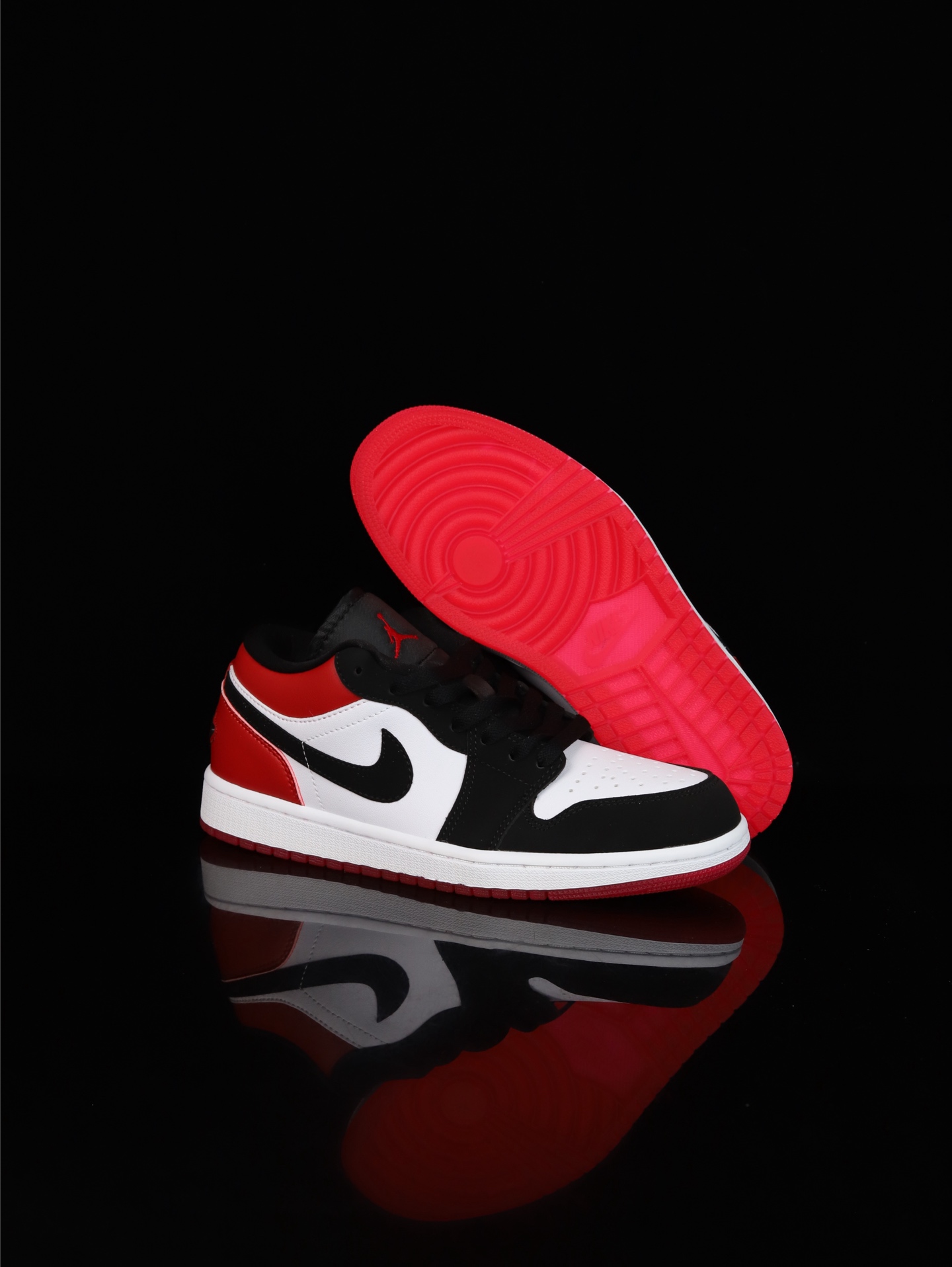 💰100
M版•头层极致性价比·Nike Air Jordan 1 Low
无原鞋不开发 原厂内置气垫魔块 A模大底 头层小牛皮 鞋舌AJ原厂专用牛津布+AJ专用反口珍珠布+原厂无杂质高弹内里海棉+特殊封边弹力鞋带
货号: IB8971-106
Size :36 36.5 37.5 38 38.5 39 40 40.5 41 42 42.5 43 44 44.5 45 46