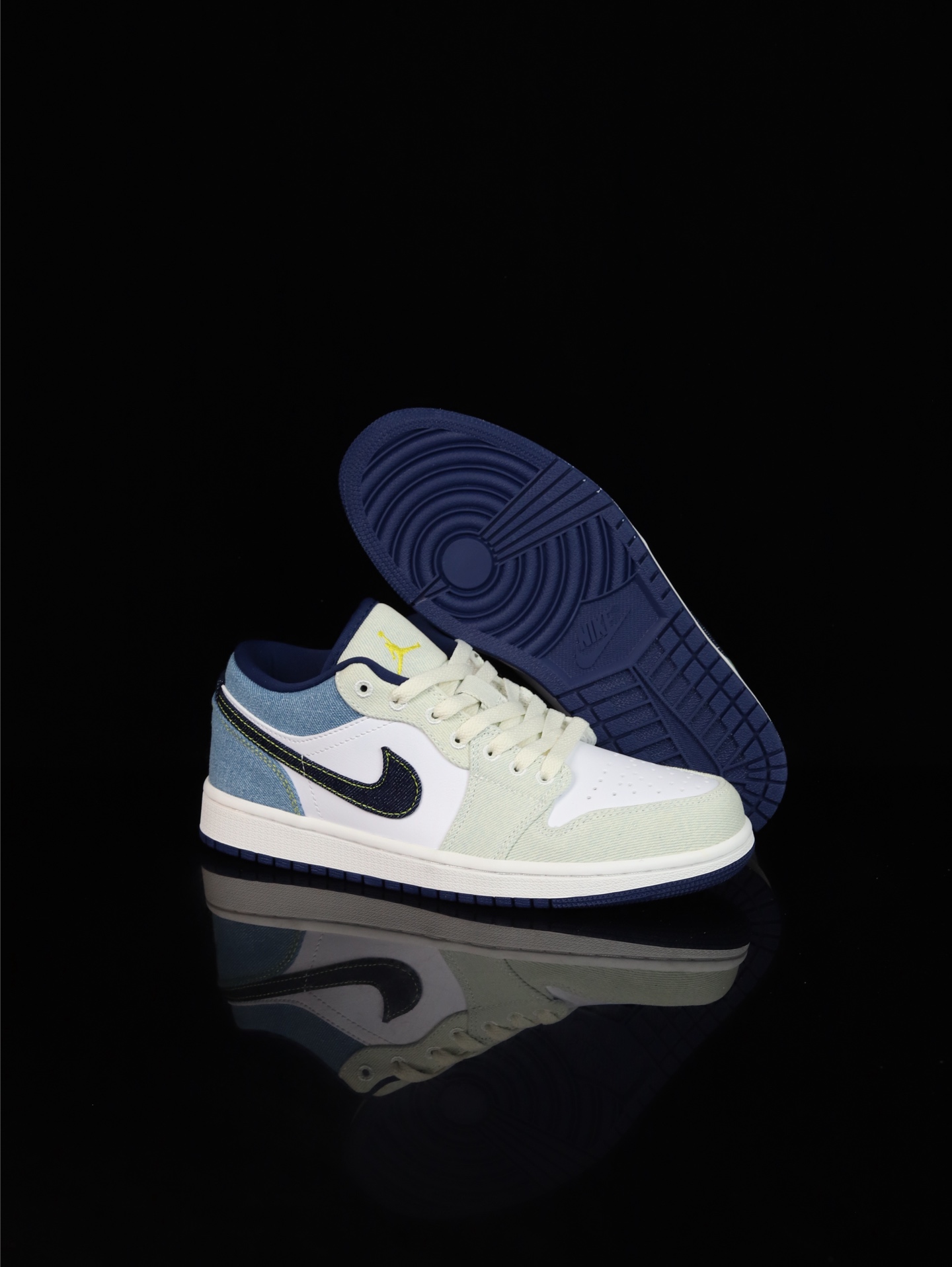 💰100
M版•头层极致性价比·Nike Air Jordan 1 Low
无原鞋不开发 原厂内置气垫魔块 A模大底 头层小牛皮 鞋舌AJ原厂专用牛津布+AJ专用反口珍珠布+原厂无杂质高弹内里海棉+特殊封边弹力鞋带
货号: IH0648-141
Size :36 36.5 37.5 38 38.5 39 40 40.5 41 42 42.5 43 44 44.5 45 46