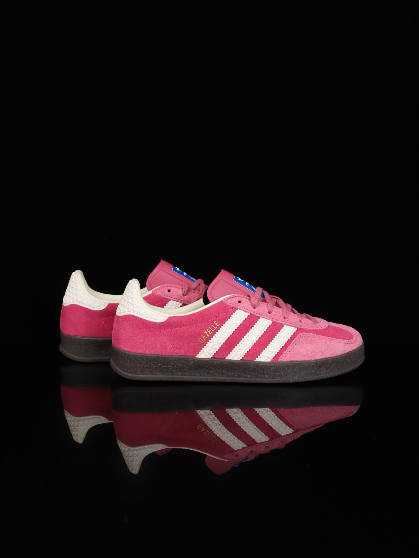 🔴福利特价💰130（本地自减）
纯原adidas originals GAZELLE INDOOR 皮革 潮流休闲 防滑 低帮 板鞋 男女同款 全原开发最大还原正品细节选用市面顶版开发加强/吊打正品版型全翻毛
货号：IF1809
尺码：35 36 36.5 37 38 38.5 39 40 40.5 41 42 42.5 43 44 44.5 45