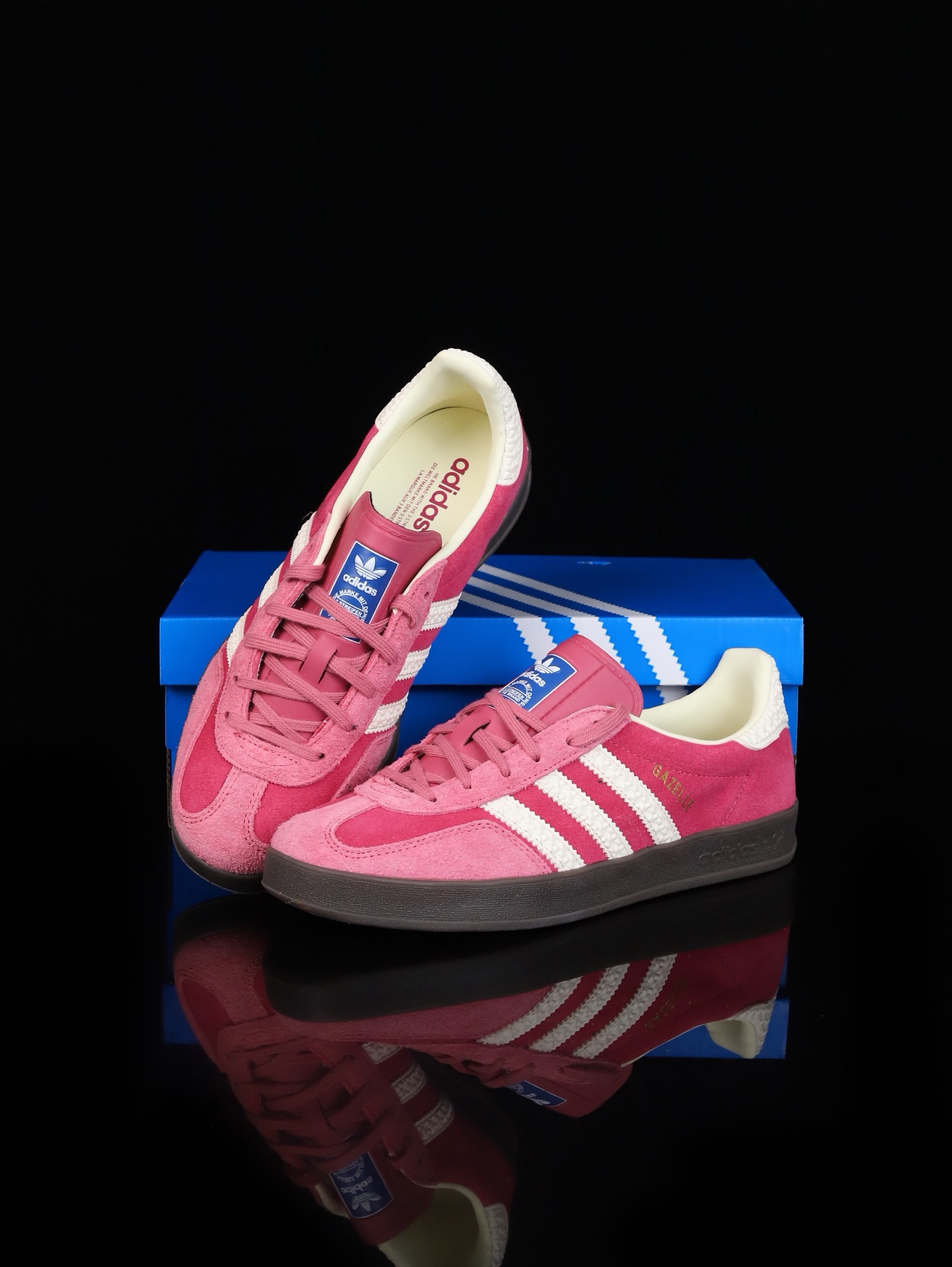 🔴福利特价💰130（本地自减）
纯原adidas originals GAZELLE INDOOR 皮革 潮流休闲 防滑 低帮 板鞋 男女同款 全原开发最大还原正品细节选用市面顶版开发加强/吊打正品版型全翻毛
货号：IF1809
尺码：35 36 36.5 37 38 38.5 39 40 40.5 41 42 42.5 43 44 44.5 45