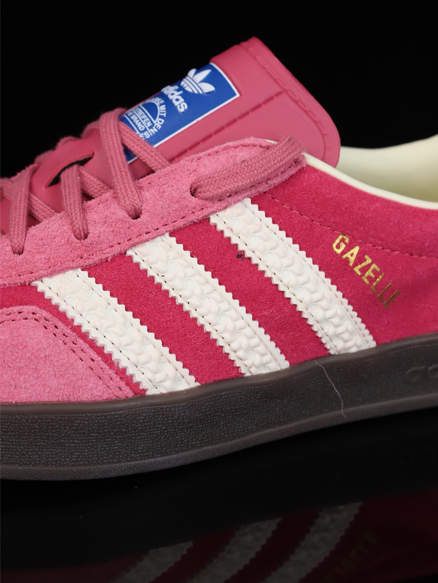 🔴福利特价💰130（本地自减）
纯原adidas originals GAZELLE INDOOR 皮革 潮流休闲 防滑 低帮 板鞋 男女同款 全原开发最大还原正品细节选用市面顶版开发加强/吊打正品版型全翻毛
货号：IF1809
尺码：35 36 36.5 37 38 38.5 39 40 40.5 41 42 42.5 43 44 44.5 45