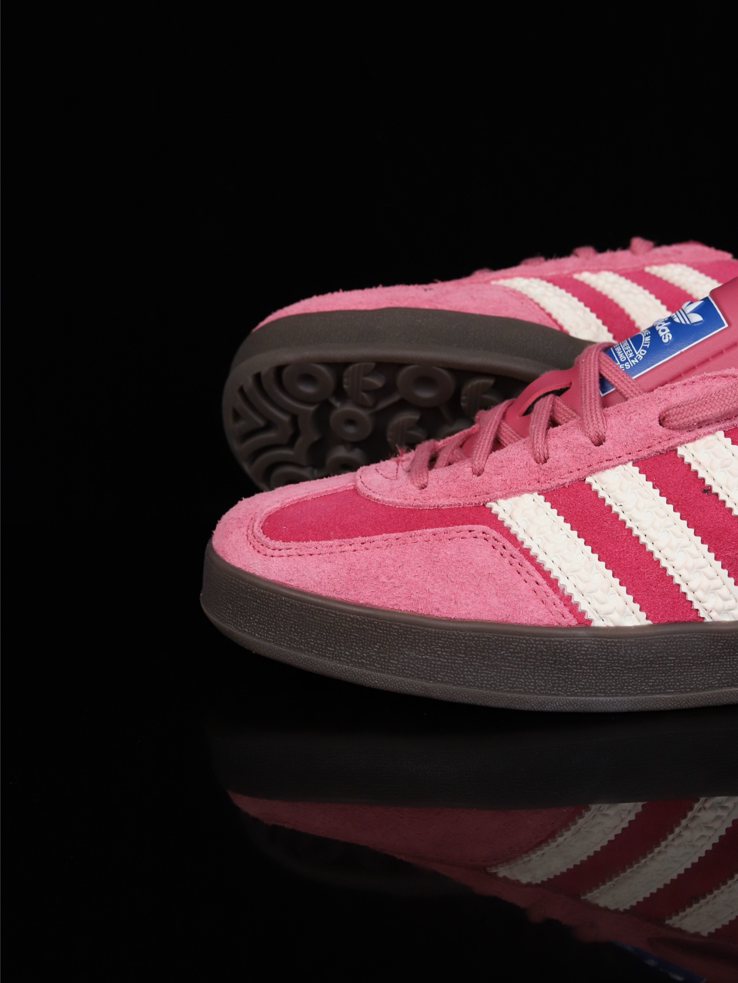 🔴福利特价💰130（本地自减）
纯原adidas originals GAZELLE INDOOR 皮革 潮流休闲 防滑 低帮 板鞋 男女同款 全原开发最大还原正品细节选用市面顶版开发加强/吊打正品版型全翻毛
货号：IF1809
尺码：35 36 36.5 37 38 38.5 39 40 40.5 41 42 42.5 43 44 44.5 45
