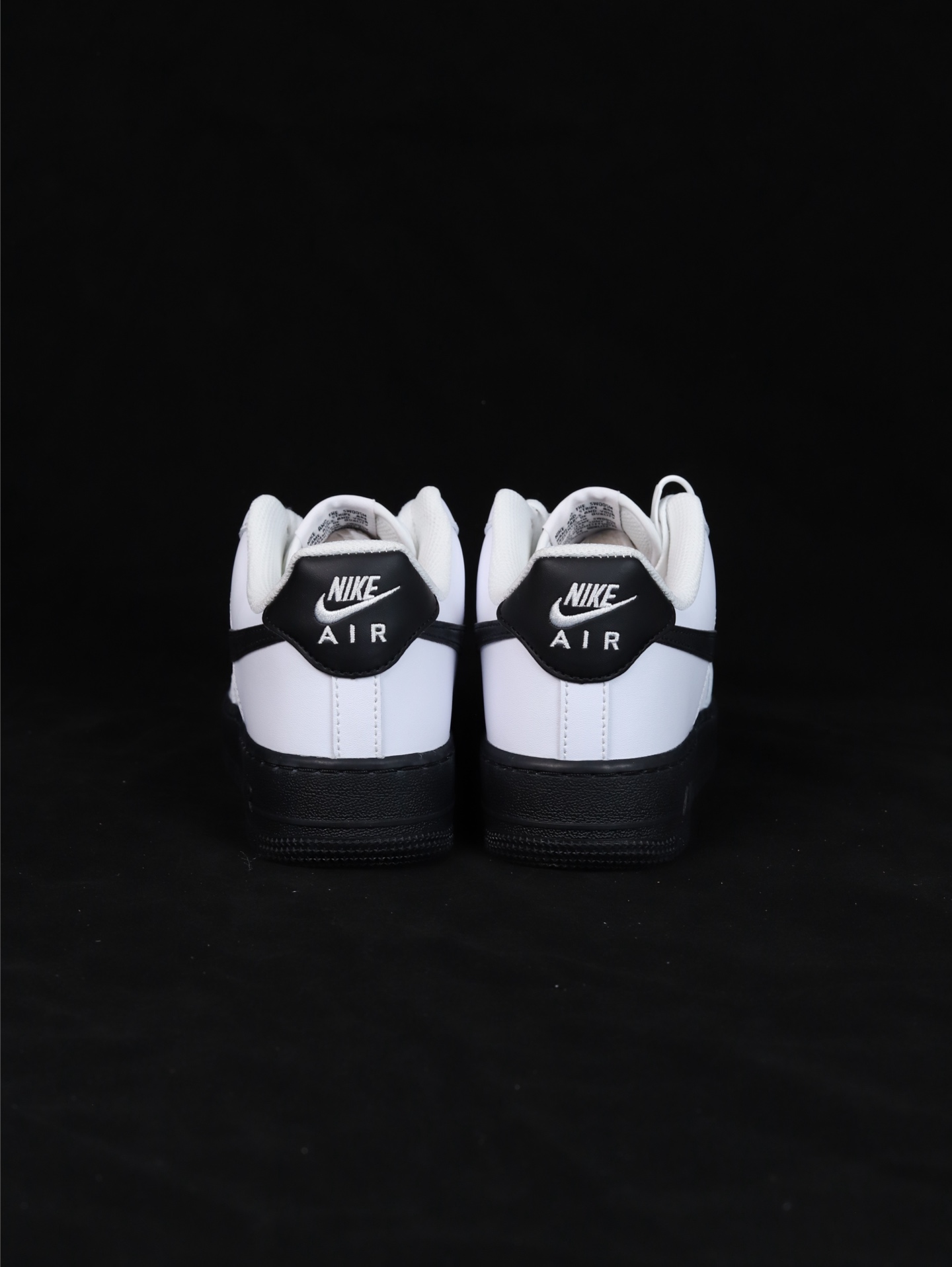 Nike Air Force 1 Low 原厂冲刀皮料切割干净无任何毛边清洁度细节完美 做工细节全方位比对 原楦原纸板打造纯正空军专注外贸渠道全掌内置蜂窝气垫原盒配件原厂中底钢印拉帮完美
货号：CK7663-101
SIZE：35.5 36 36.5 37.5 38 38.5 39 40 40.5 41 42 42.5 43 44 44.5 45