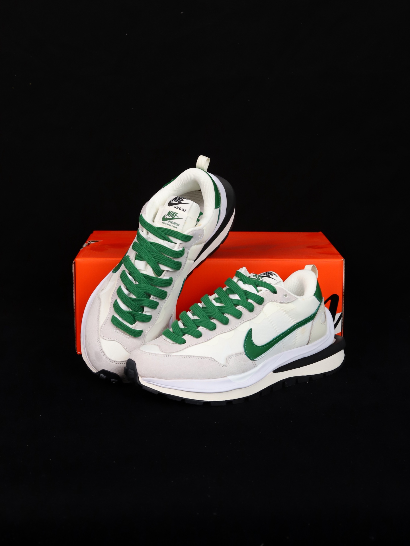 🔴福利特价💰110
Sacai x NK VAPORWAFFLE 联名解构走秀款 
原楦原纸板 同步原厂生产工艺流程
网纱、皮料、swhoosh材料百分百原厂匹配
支持全方位对比发售原鞋
原厂纸板开发 双钩距离精准对位  鞋头包边宽度一致 吊打一切市面纯原版本
原盒配件齐全 纸板中底钢印齐全 原厂钢印墨水
货号： DD1875-102
Size： 36 36.5 37.5 38 38.5 39 40 40.5 41 42 42.5 43 44 44.5 45
